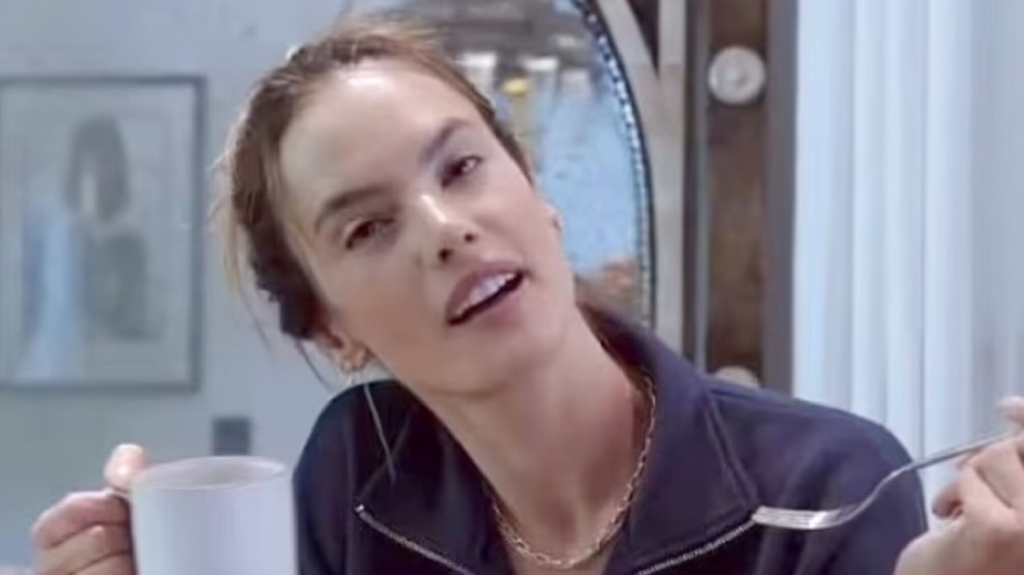 Колишній 'ангел' Victoria’s Secret розповіла, як підтримує ідеальну форму