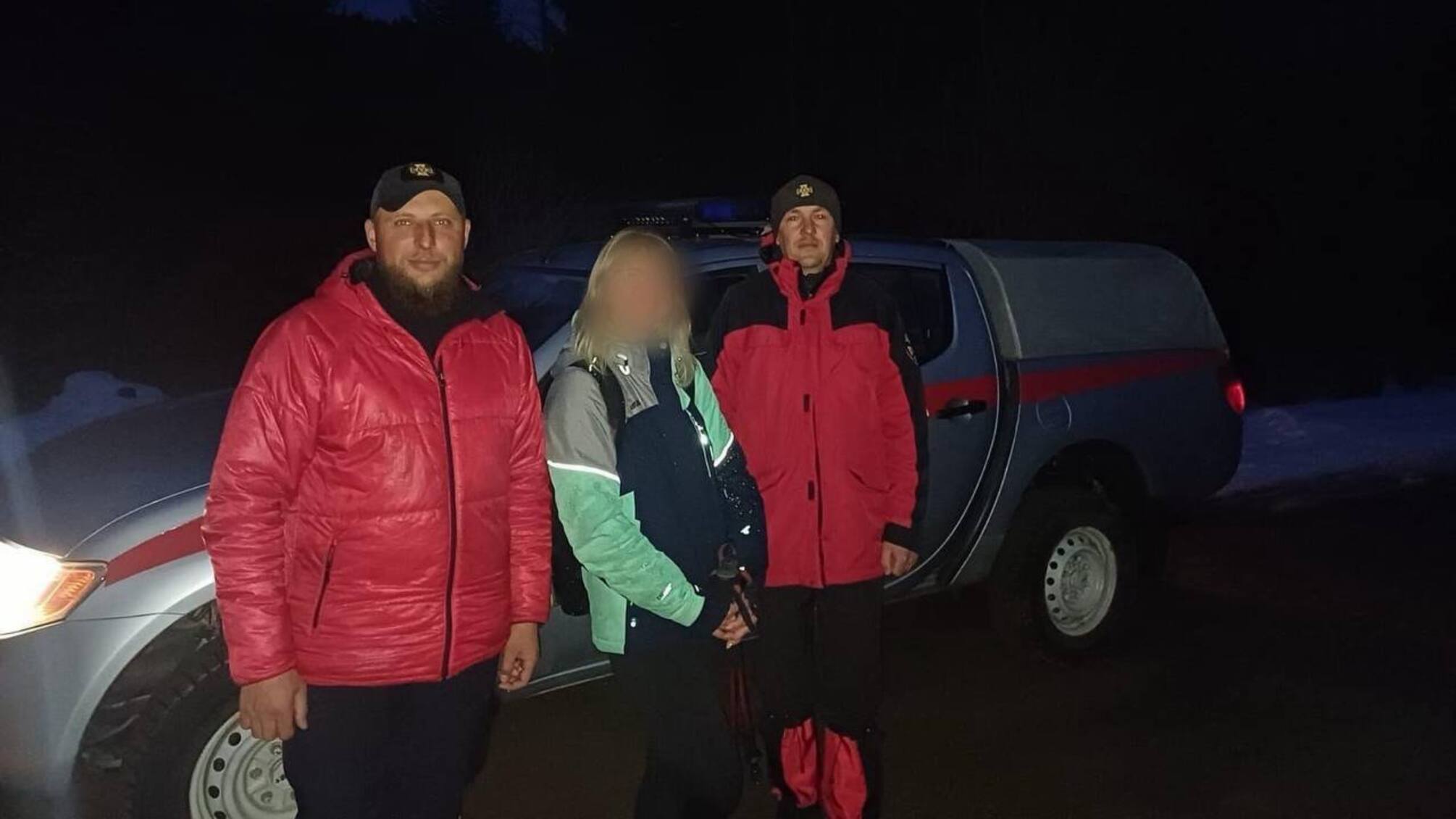 Заблудилась в сумерках: спасатели нашли туристку накануне Пасхи в Карпатах