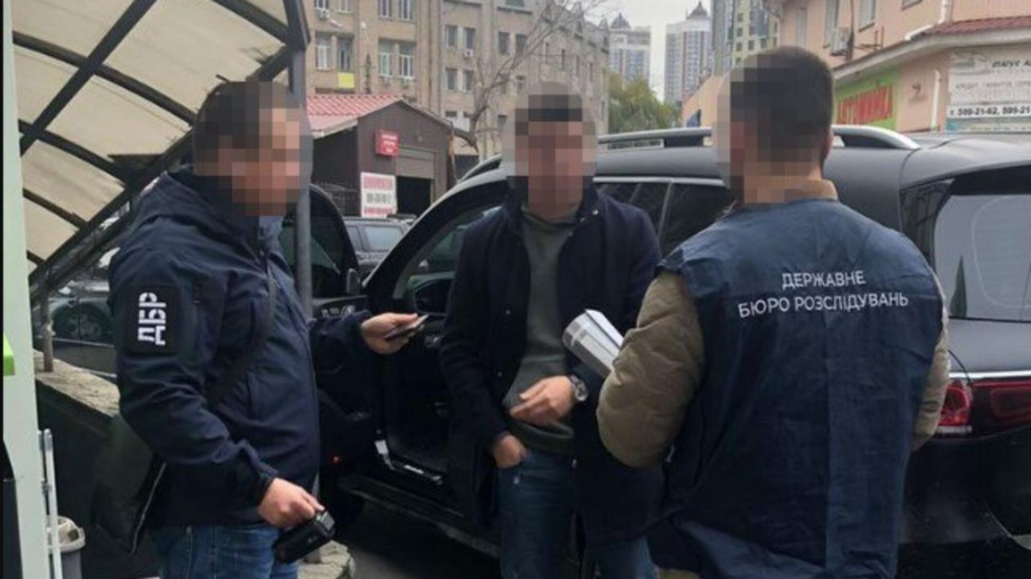 Адвокат и сообщники пытались присвоить квартиры на Печерске и Осокорках