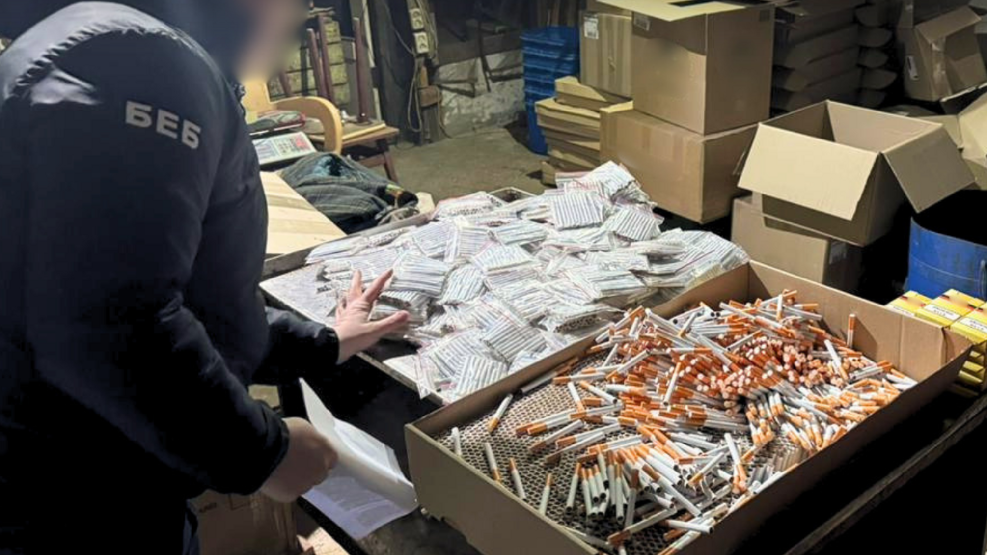 БЭБ разоблачило в Одесской области предпринимателя, реализовавшего нелегальный алкоголь и табак