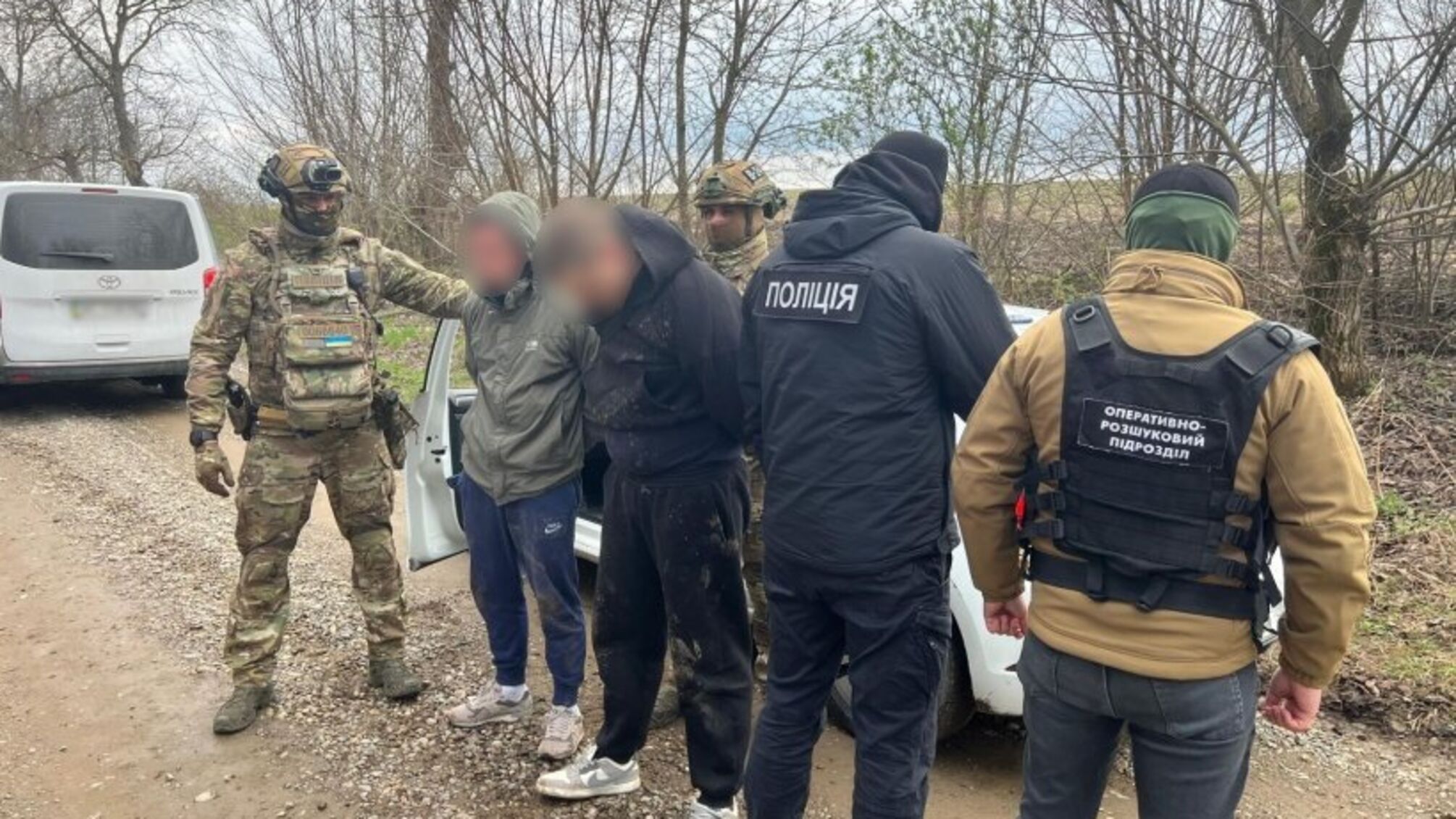 Викрито схему незаконного виїзду за кордон: затримано організатора та трьох спільників