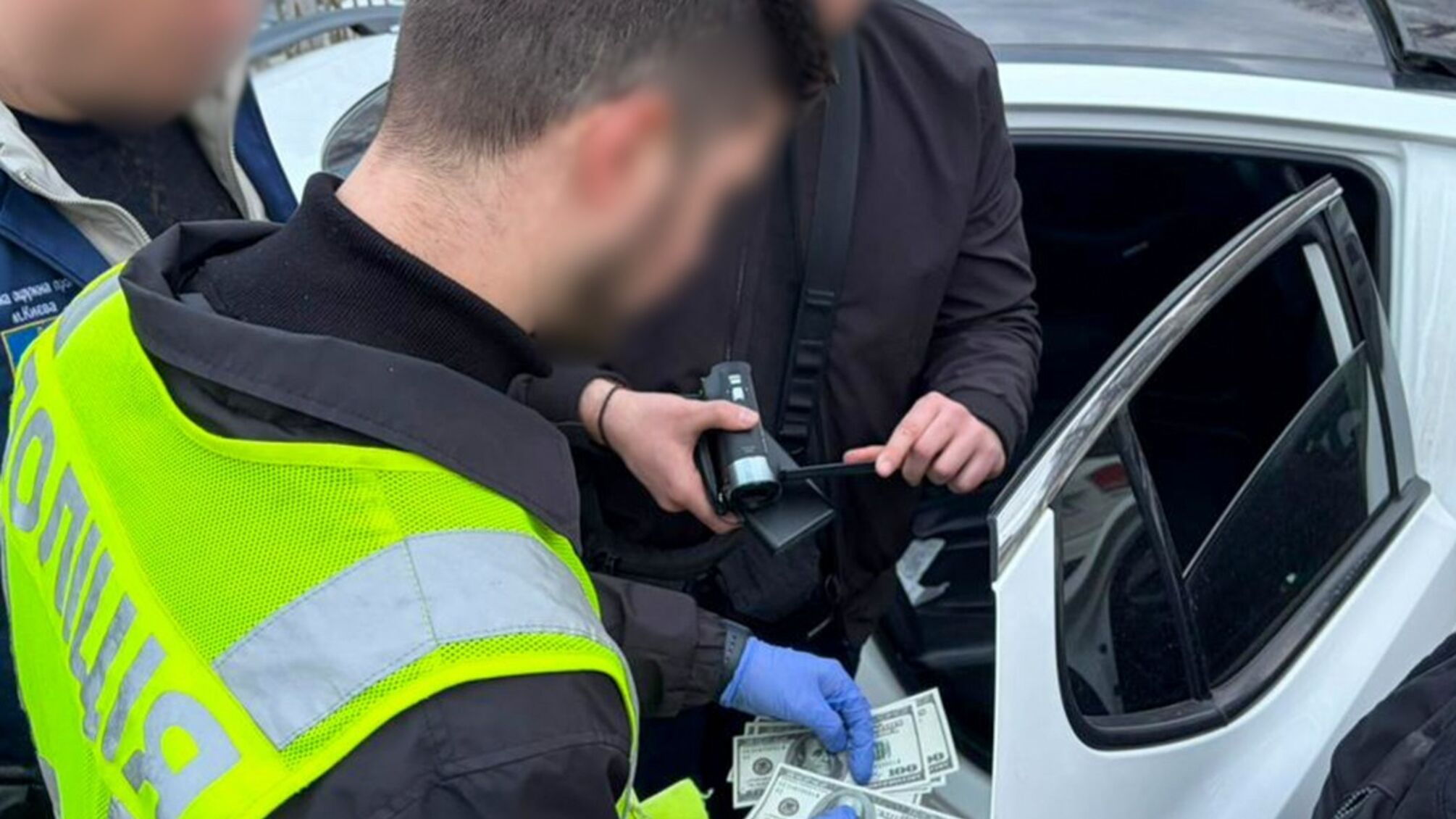 Поліція затримала ділків, які обіцяли 'бронь' і зняття з розшуку