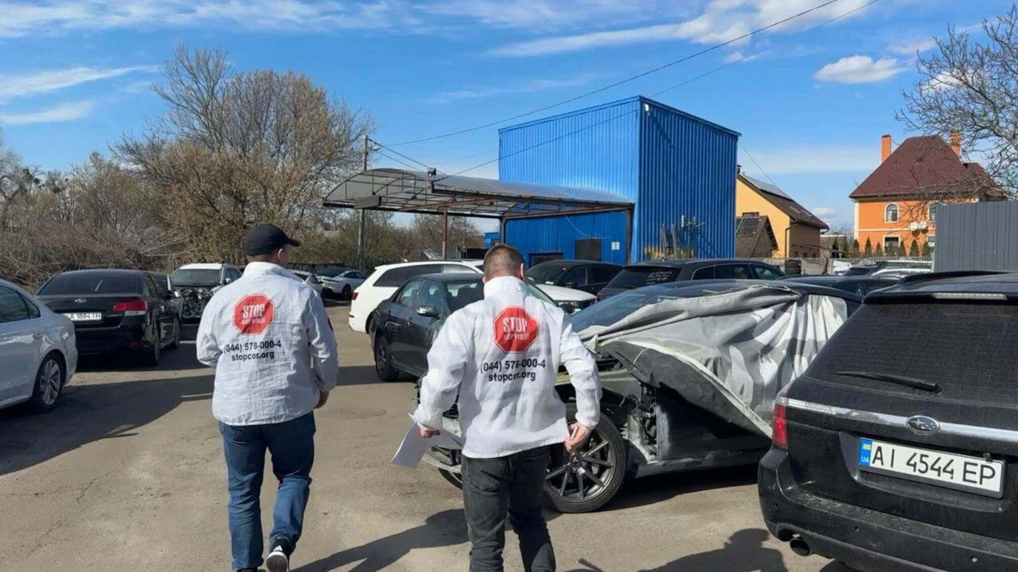 Журналісти зафіксували активну роботу СТО у Києві