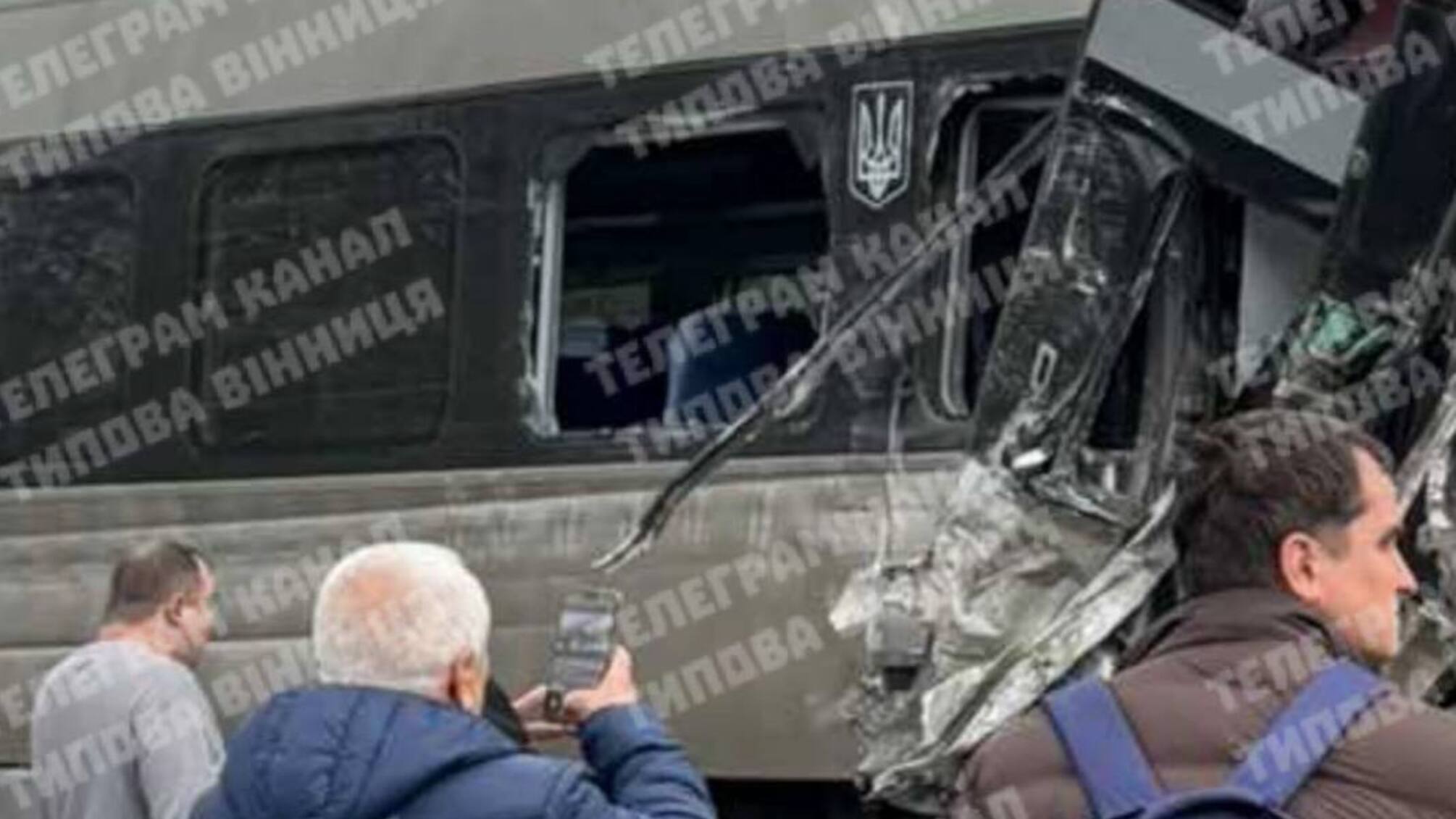 На Вінниччині зіткнулися тепловоз і 'Інтерсіті+': у поїзді — понад пів тисячі пасажирів