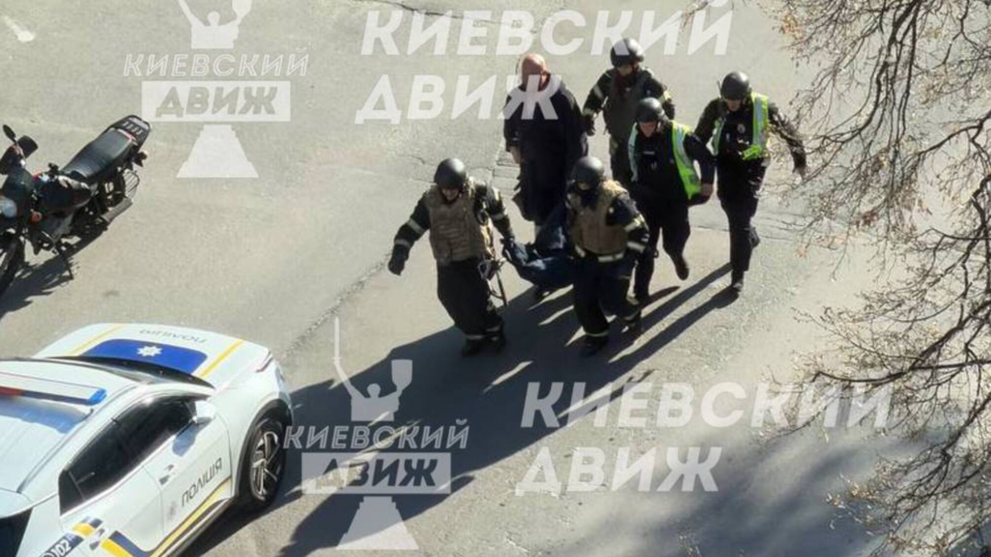 У Києві невідомий відкрив стрілянину: є загиблі та поранені, серед постраждалих дитина