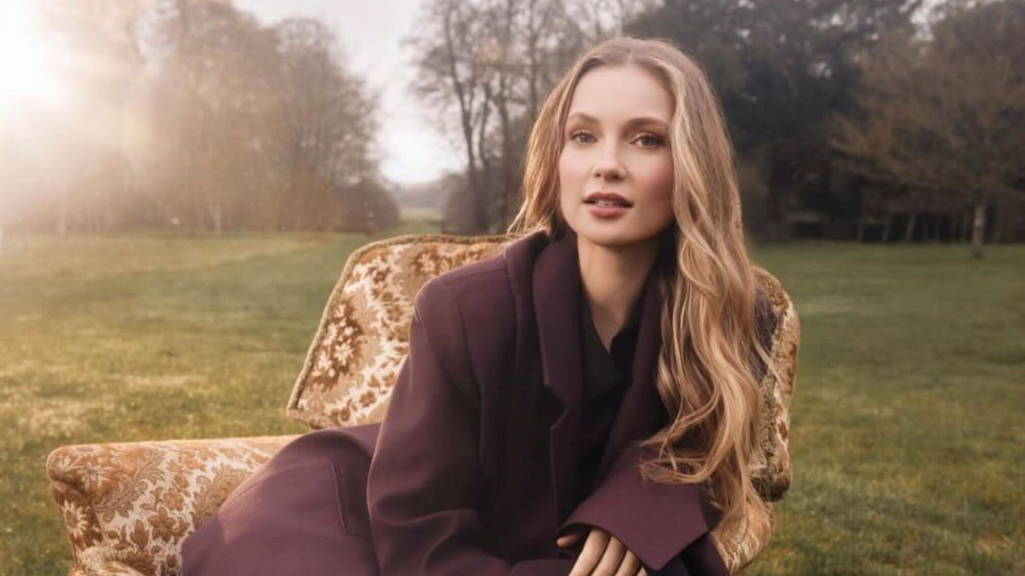 Зірка 'Бріджертонів' з’явилася у вбранні від українського бренду