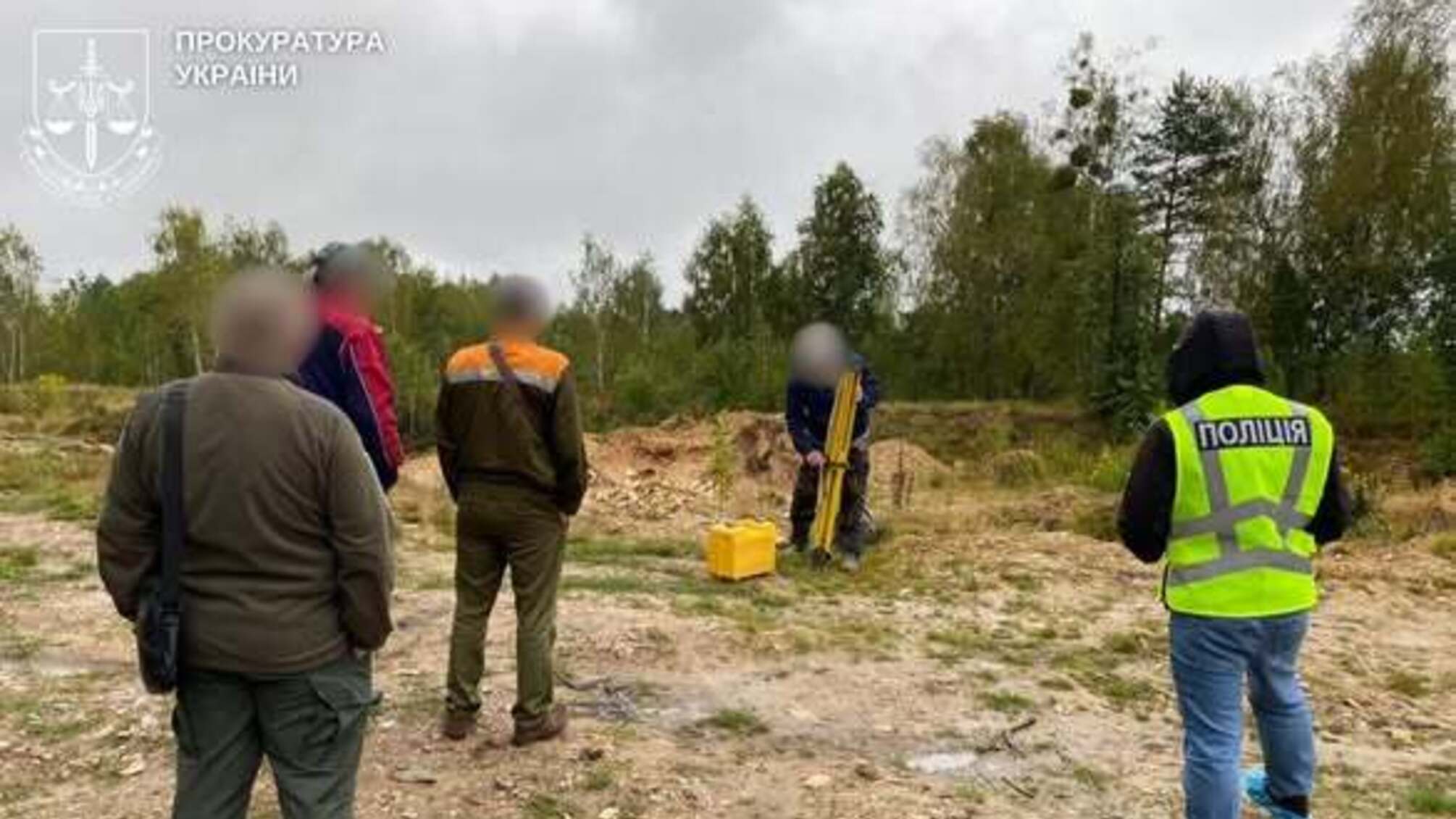 Тіньовий видобуток на Житомирщині: трьом чоловікам інкримінують шкоду довкіллю на понад 16 млн грн