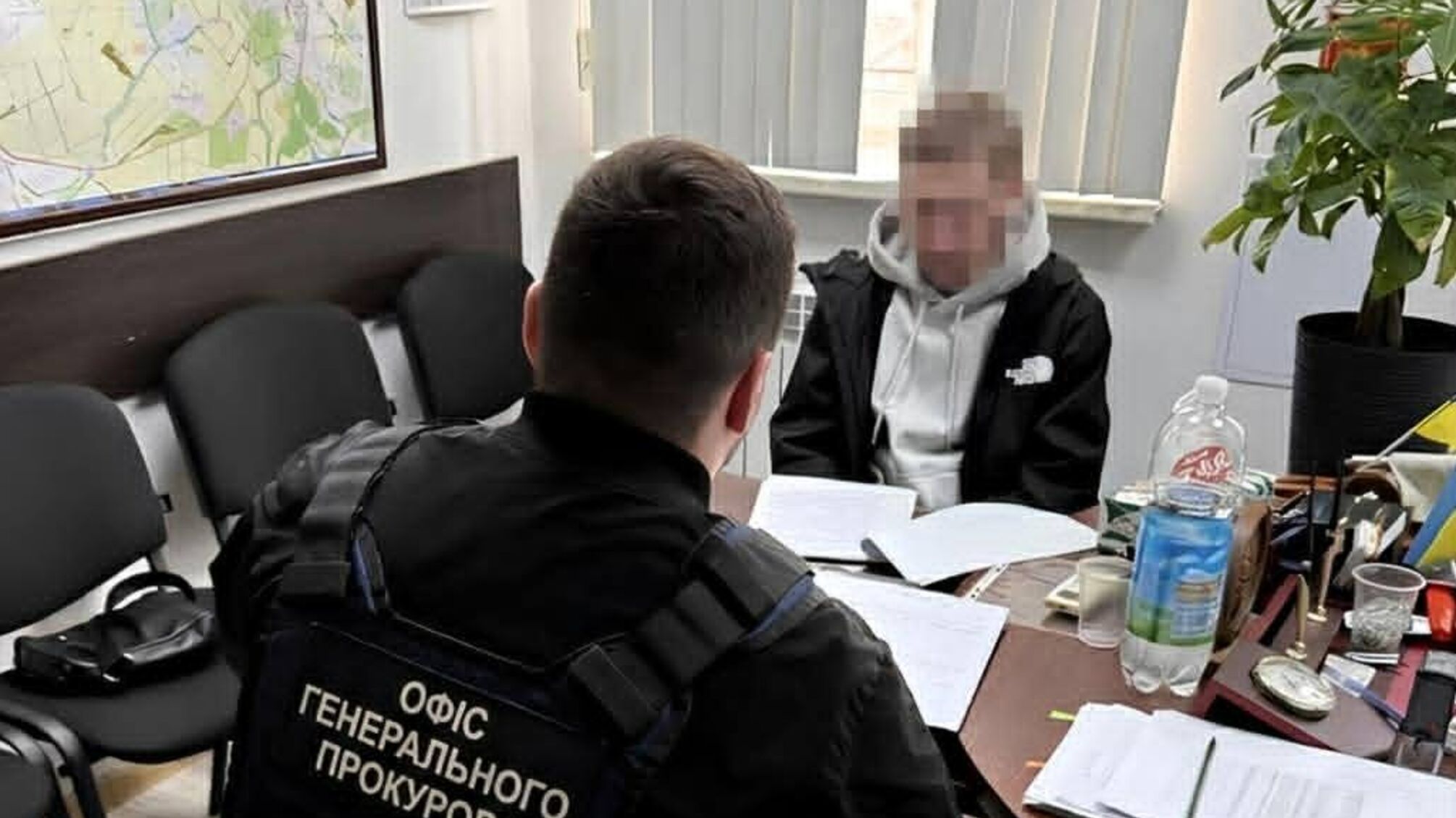 Мільйони на дровах для армії: масштабна схема розкрадань — 38 обшуків по всій Україні