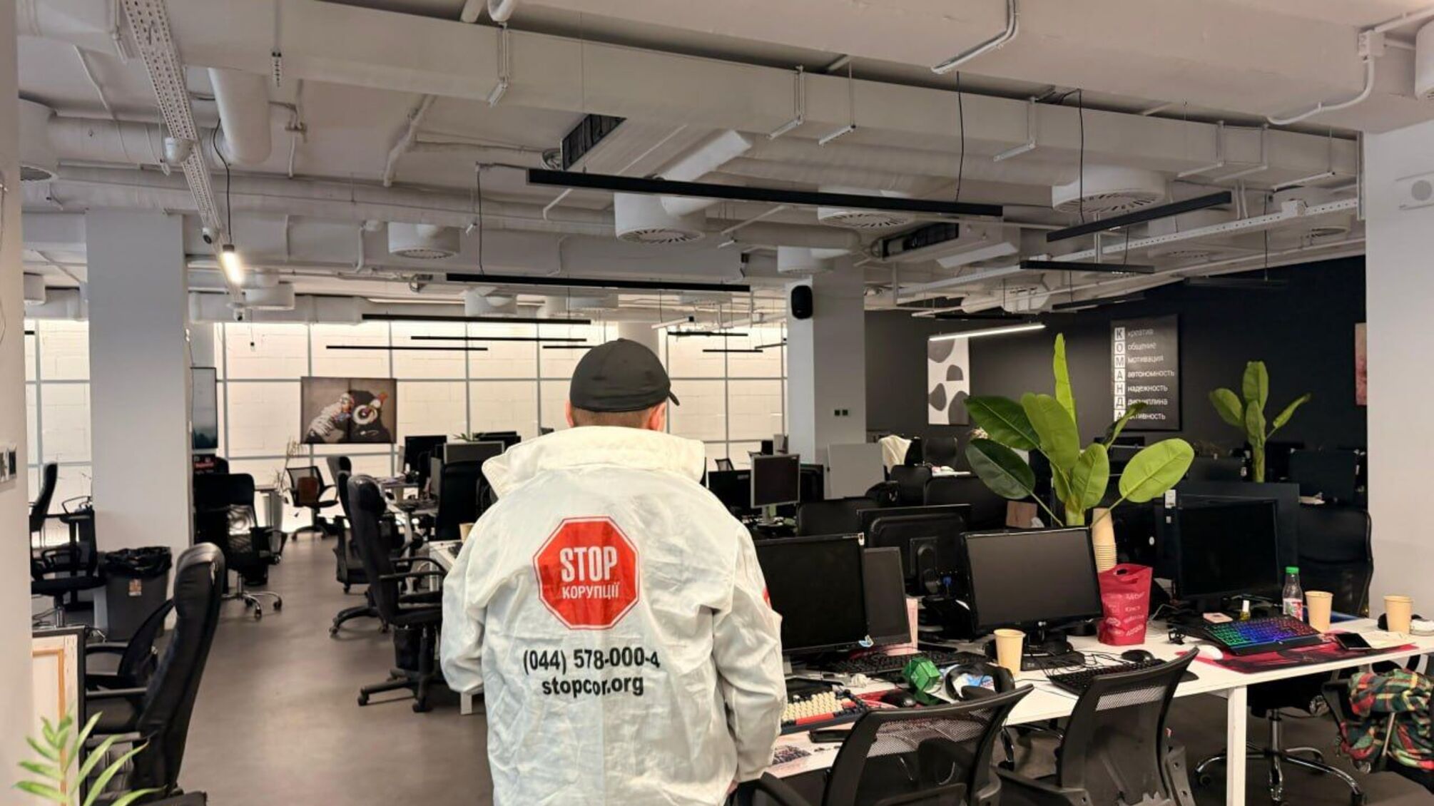 Аферисти змінюють адреси? У БЦ 'Аквамарин' помітили новий підозрілий call-центр