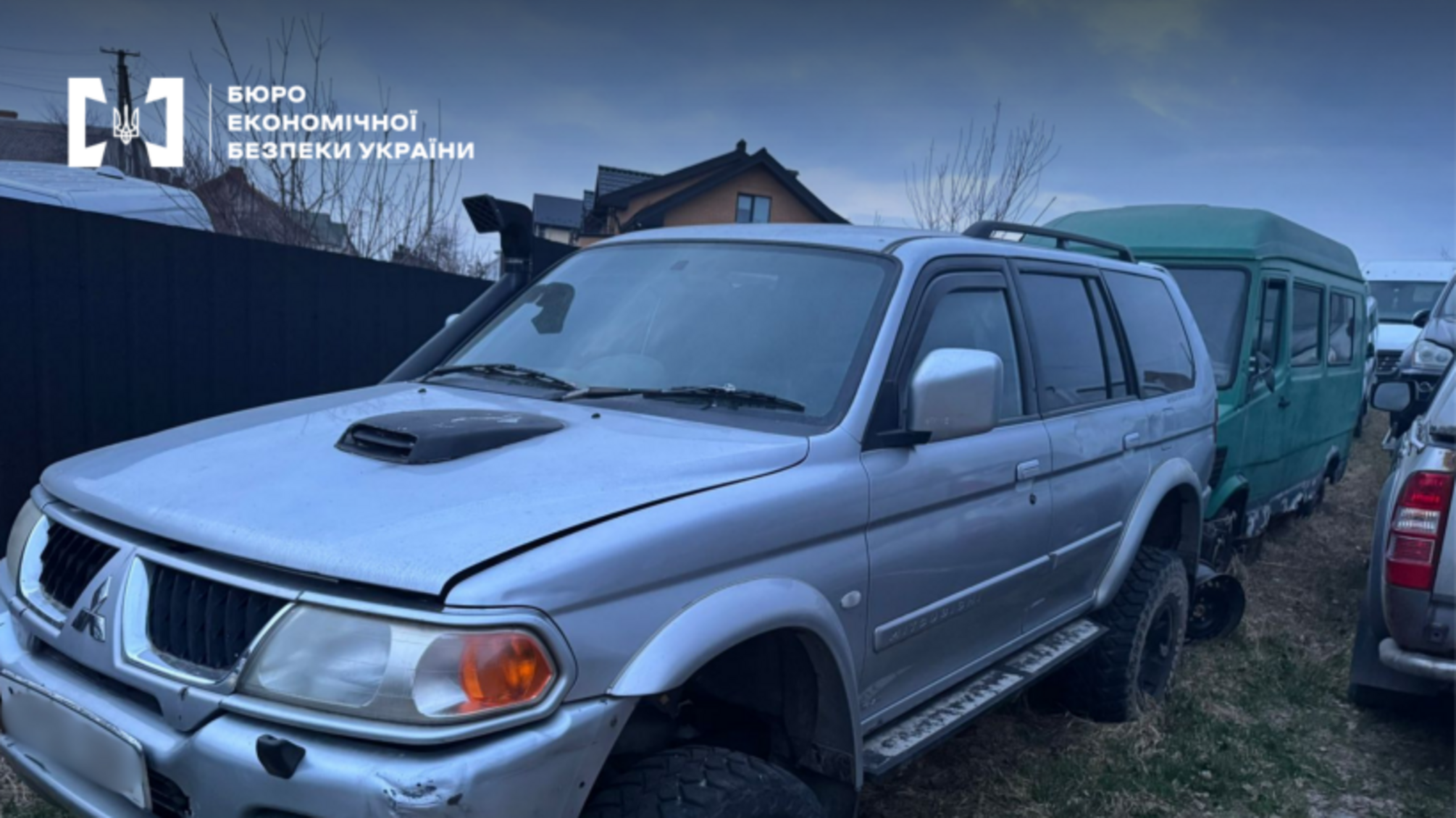 БЕБ викрило контрабанду авто для ЗСУ: понад 100 машин завезли незаконно