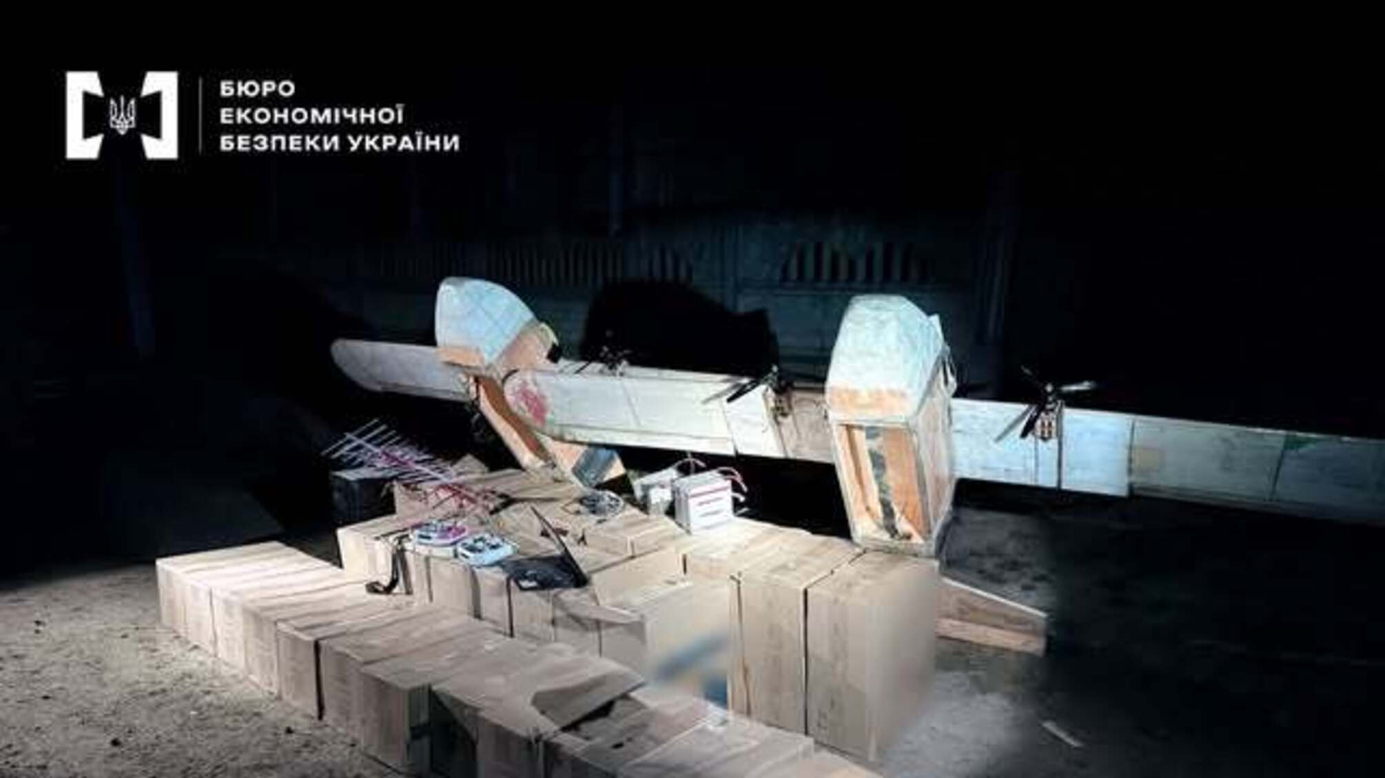 Сигарети запускали безпілотниками до Румунії: на Буковині БЕБ викрило схему контрабанди