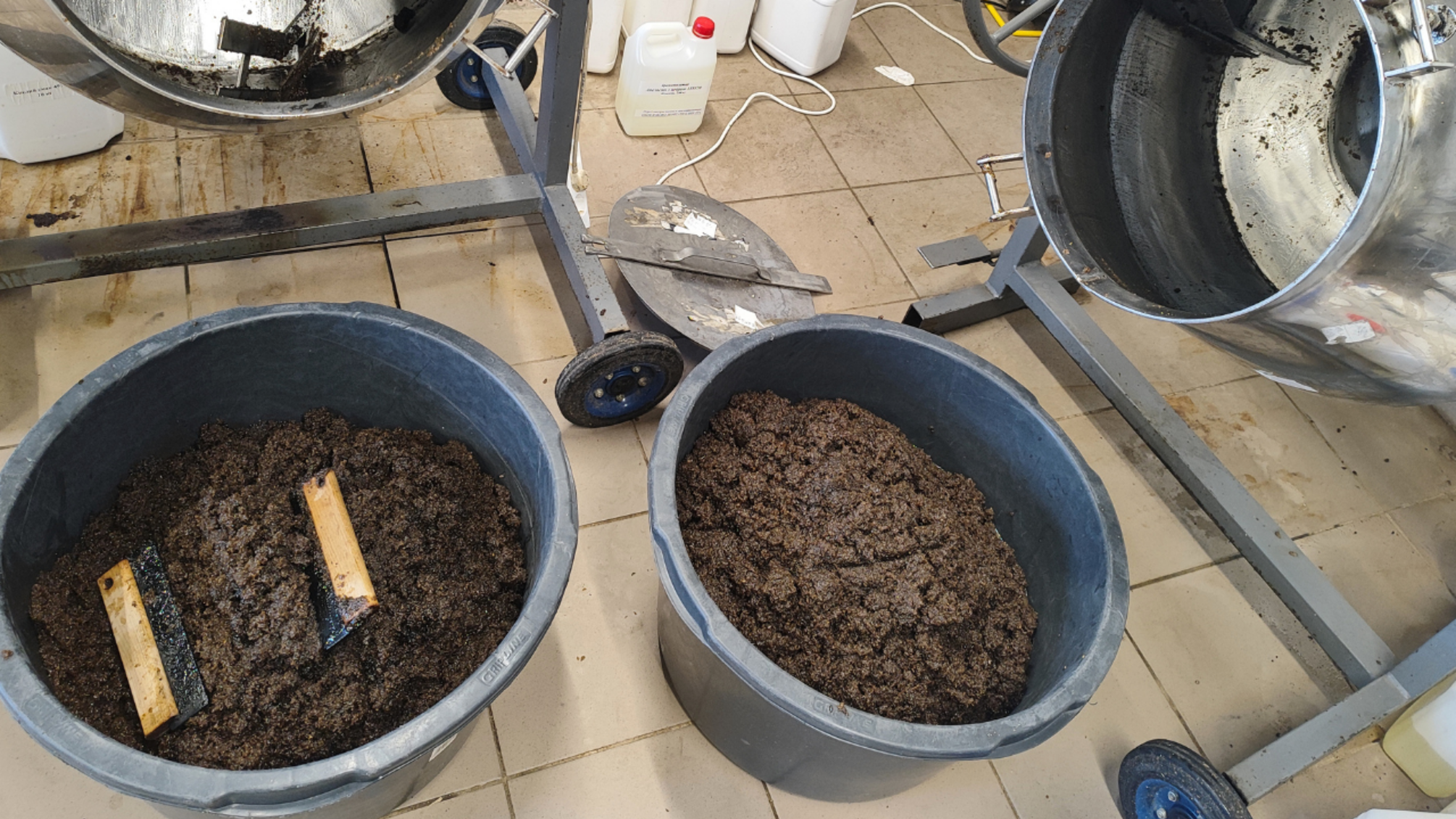 В Одессе разоблачили масштабную схему с кальянным табаком: дело об отмывании денег передано в суд