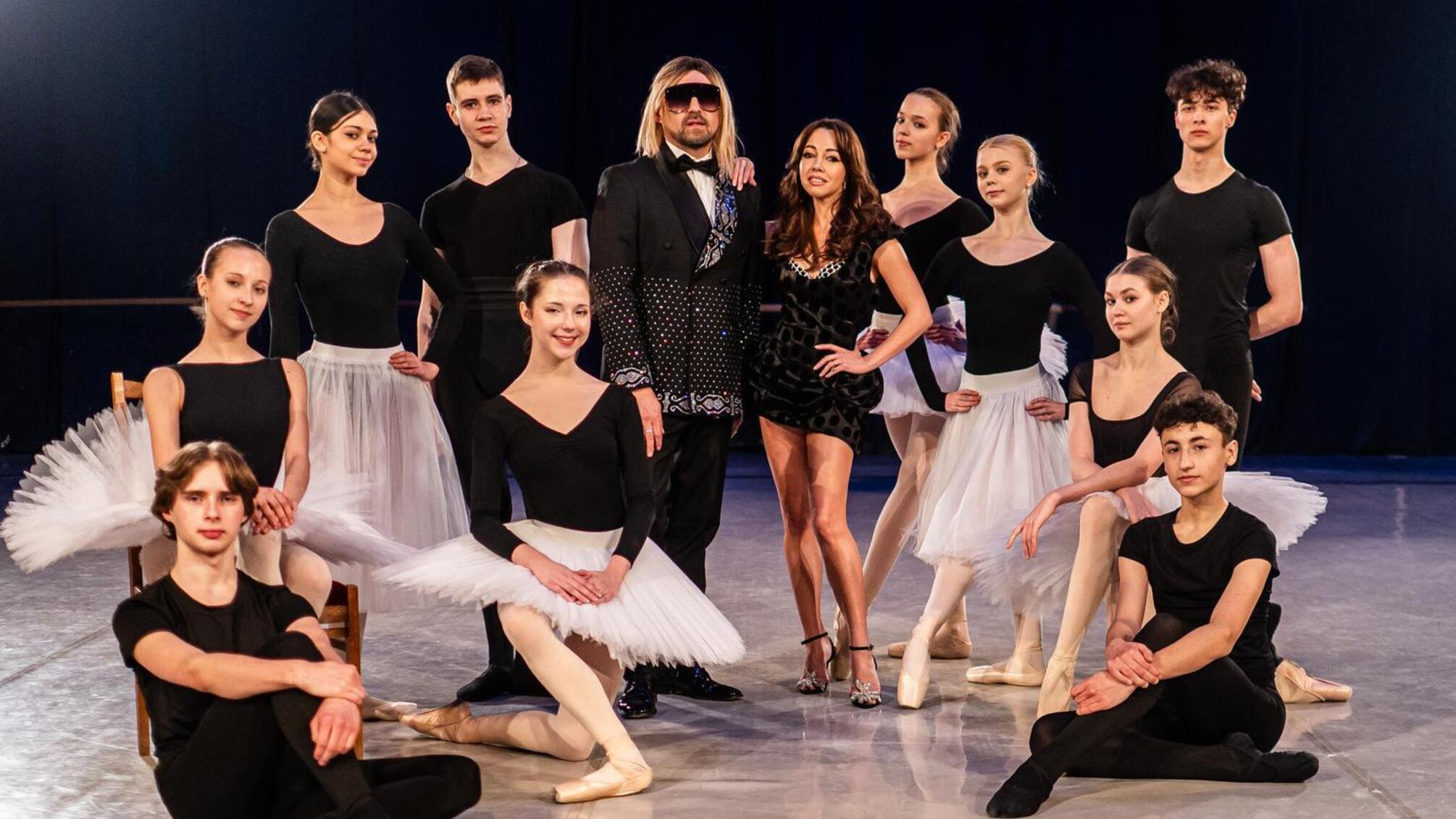 DISCOMAN і Катерина Кухар показали балет без прикрас у кліпі Голлівуд