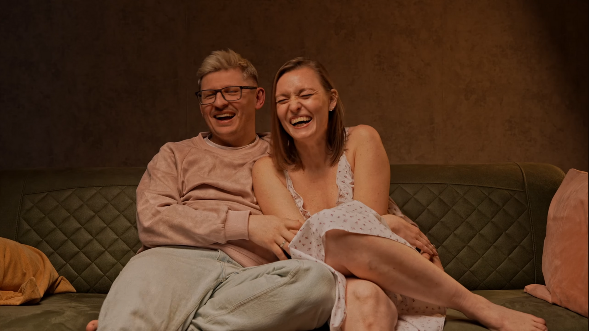 Відвертий кліп Фіолет показав справжні стосунки фронтмена з дружиною