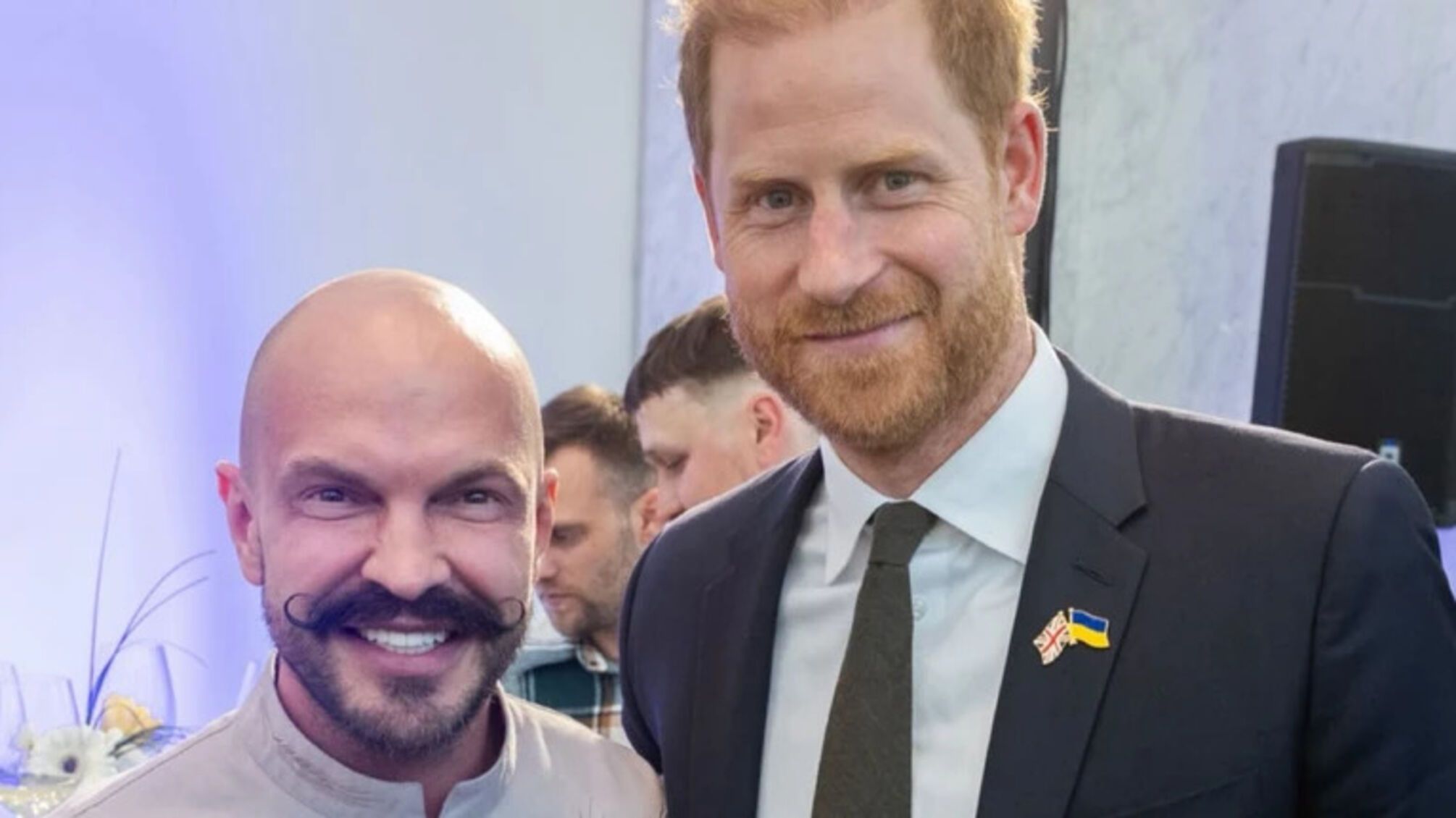 Принца Гаррі в Києві годували борщем, квасом і часником