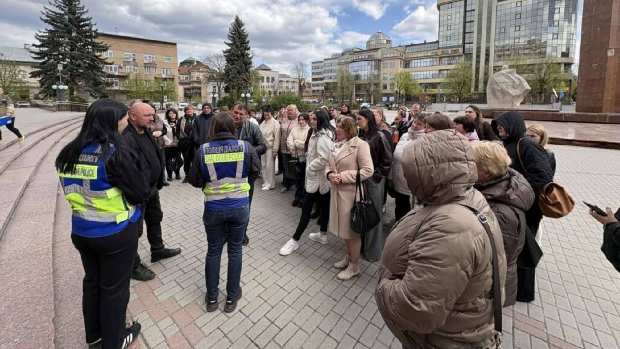 Конфликт в Манявском лицее: увольнение директора и протесты педагогов
