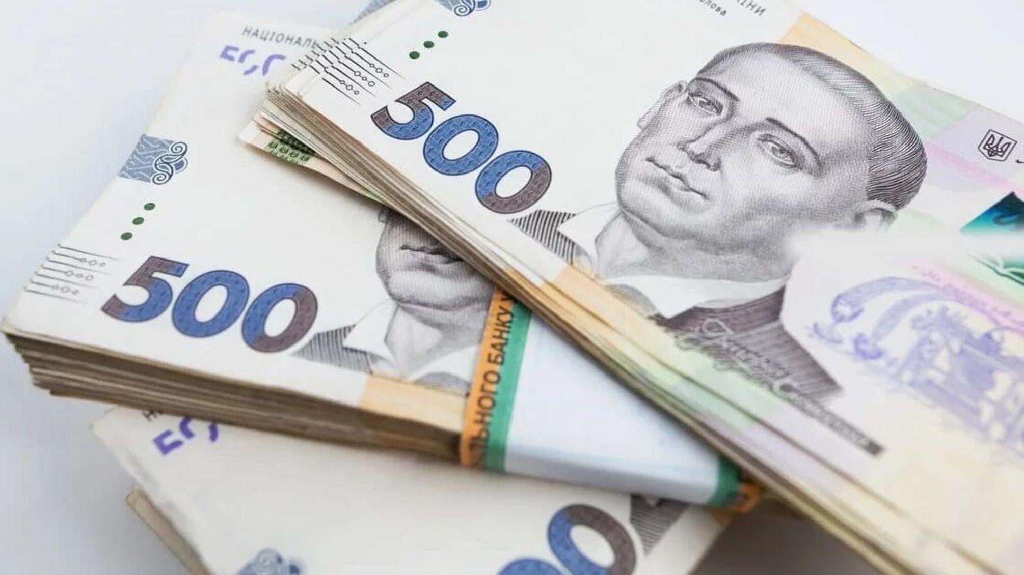 Сколько денег стоит держать дома: финансовая экспертка назвала безопасные 'наличные запасы' для украинцев