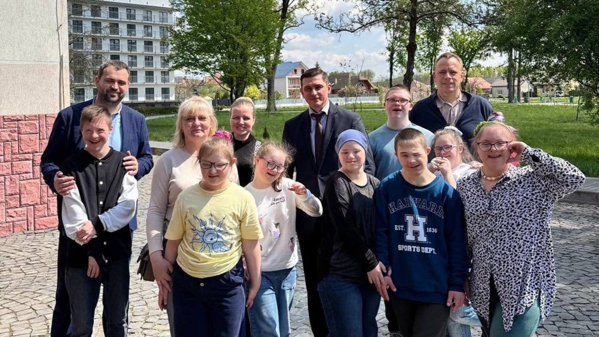 Волонтери 'Батальйону Волонтер' подарували подорож до Мукачево дітям із ресурсного класу ГО 'WeСan'