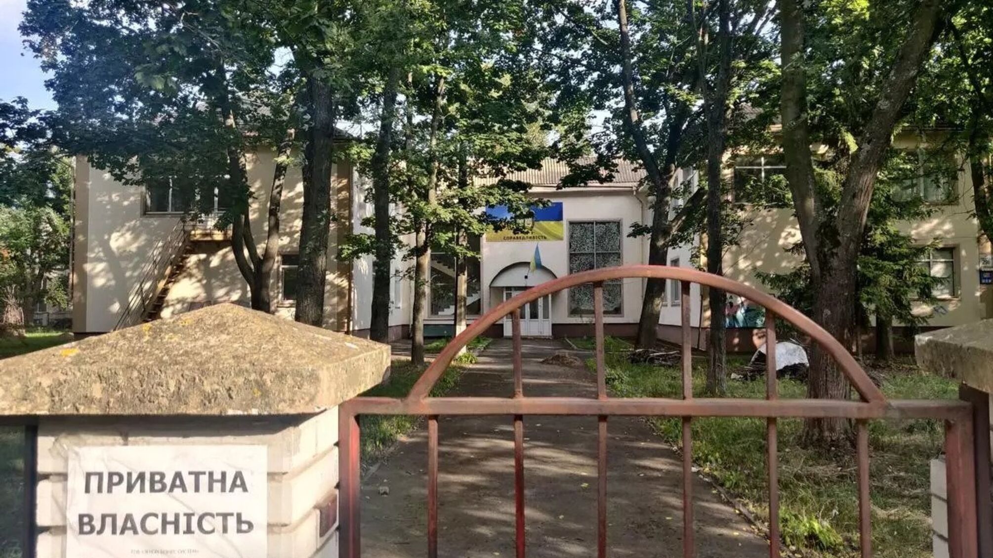 Партнер Сапожка купив колишній дитсадок у центрі Броварів: хоче зрізати 23 дерева