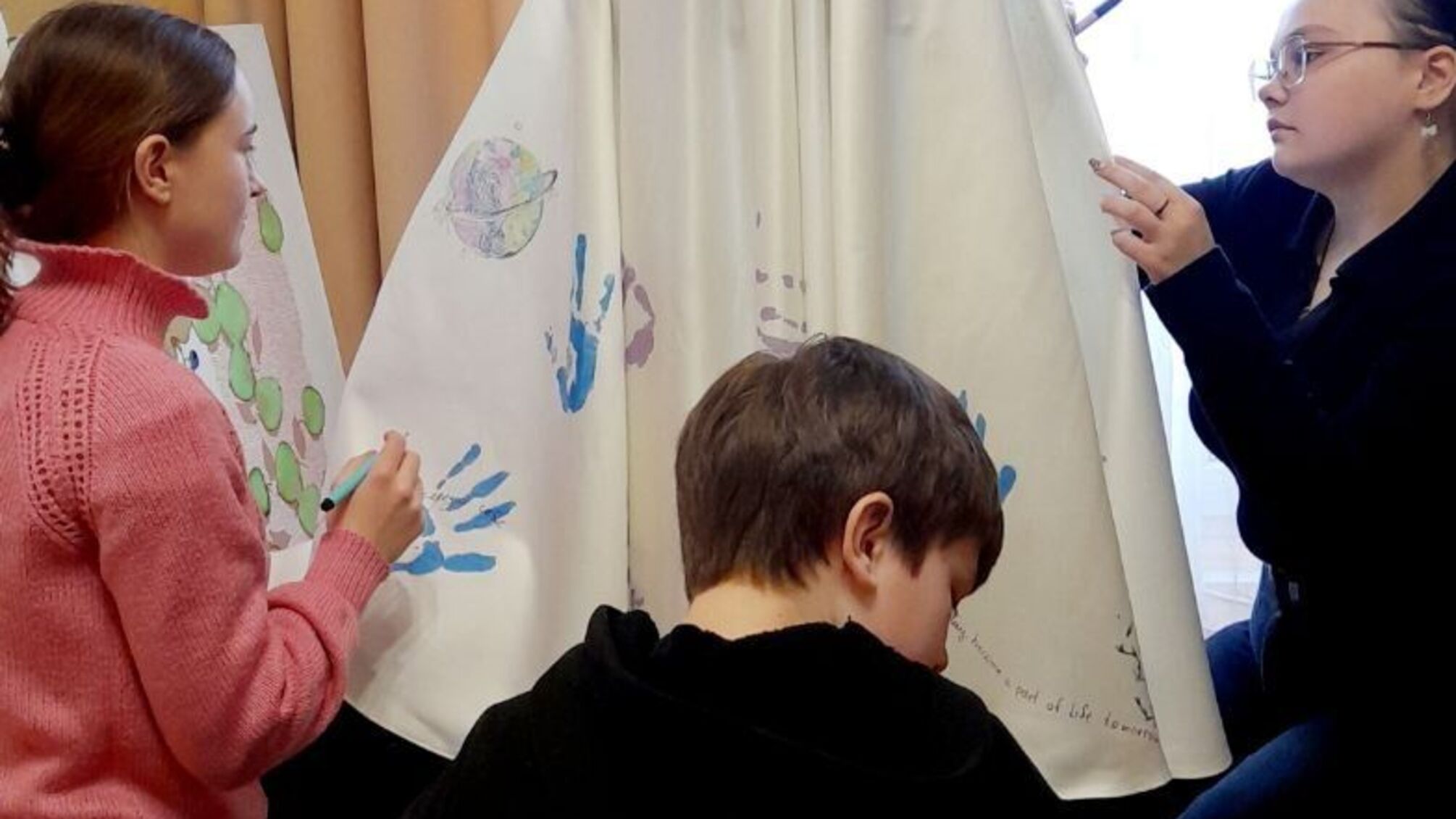 Сад життя під землею: історія дітей Харківщини, яка стала сукнею на червоній доріжці