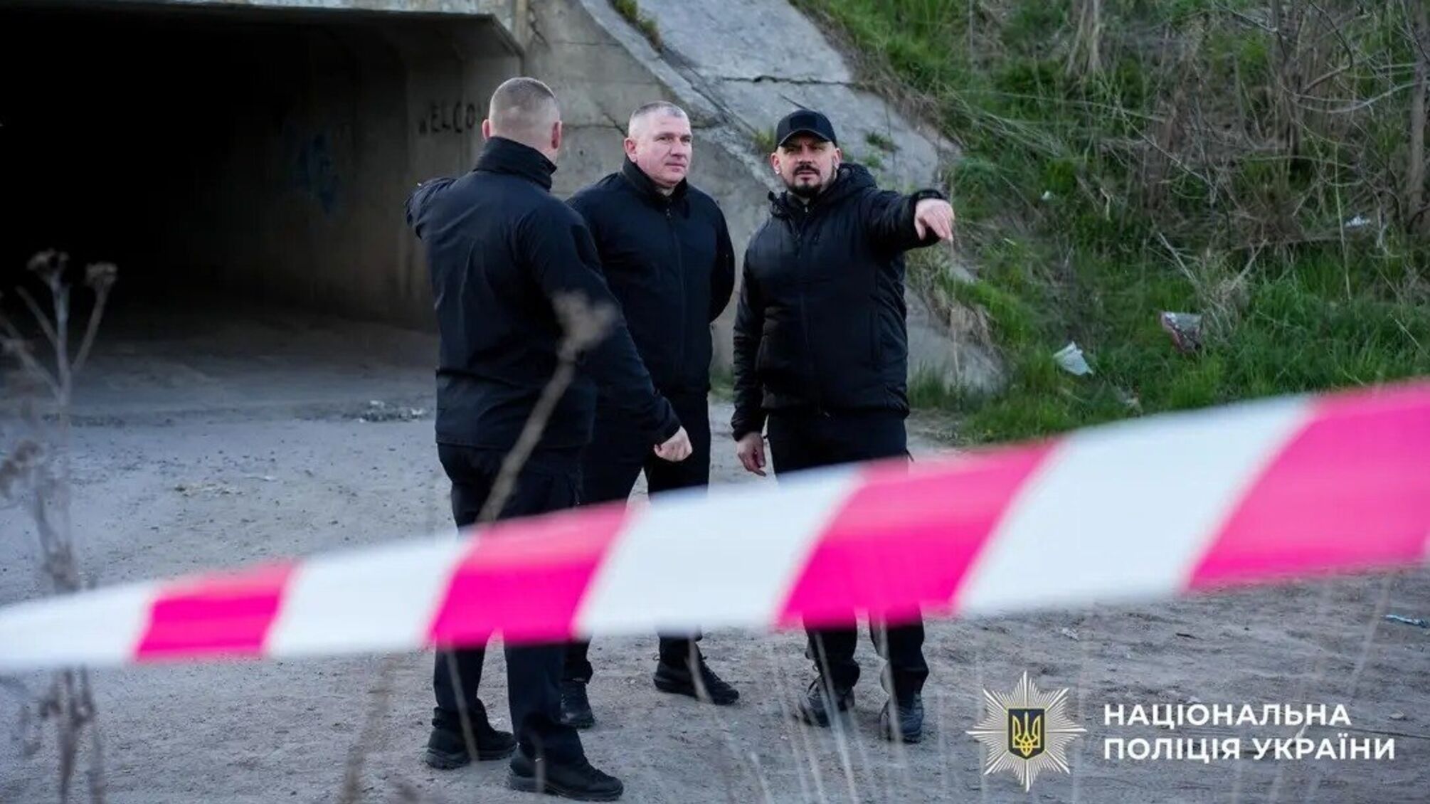 Озброєний велосипедист відкрив вогонь по працівниках ТЦК і поліцейському у Рівному: є поранені