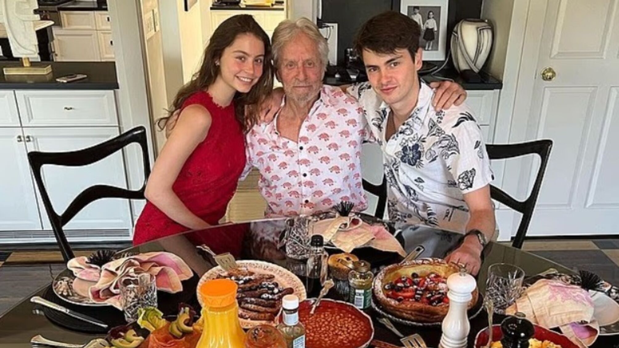 Кэтрин Зета-Джонс показала, что ест в течение дня