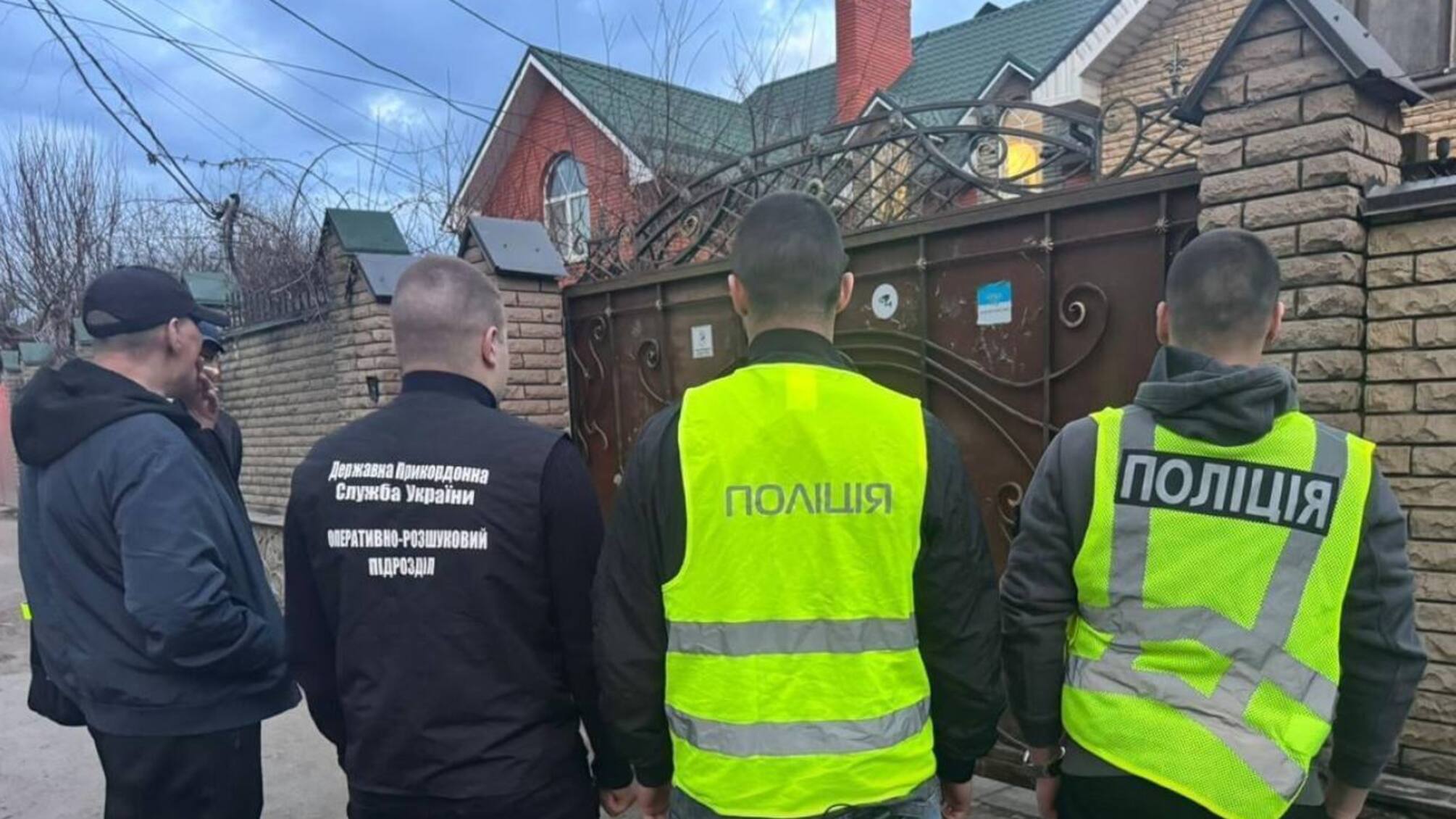 У Сумах затримали жінку, яка організувала надання платних послуг дорослого характеру