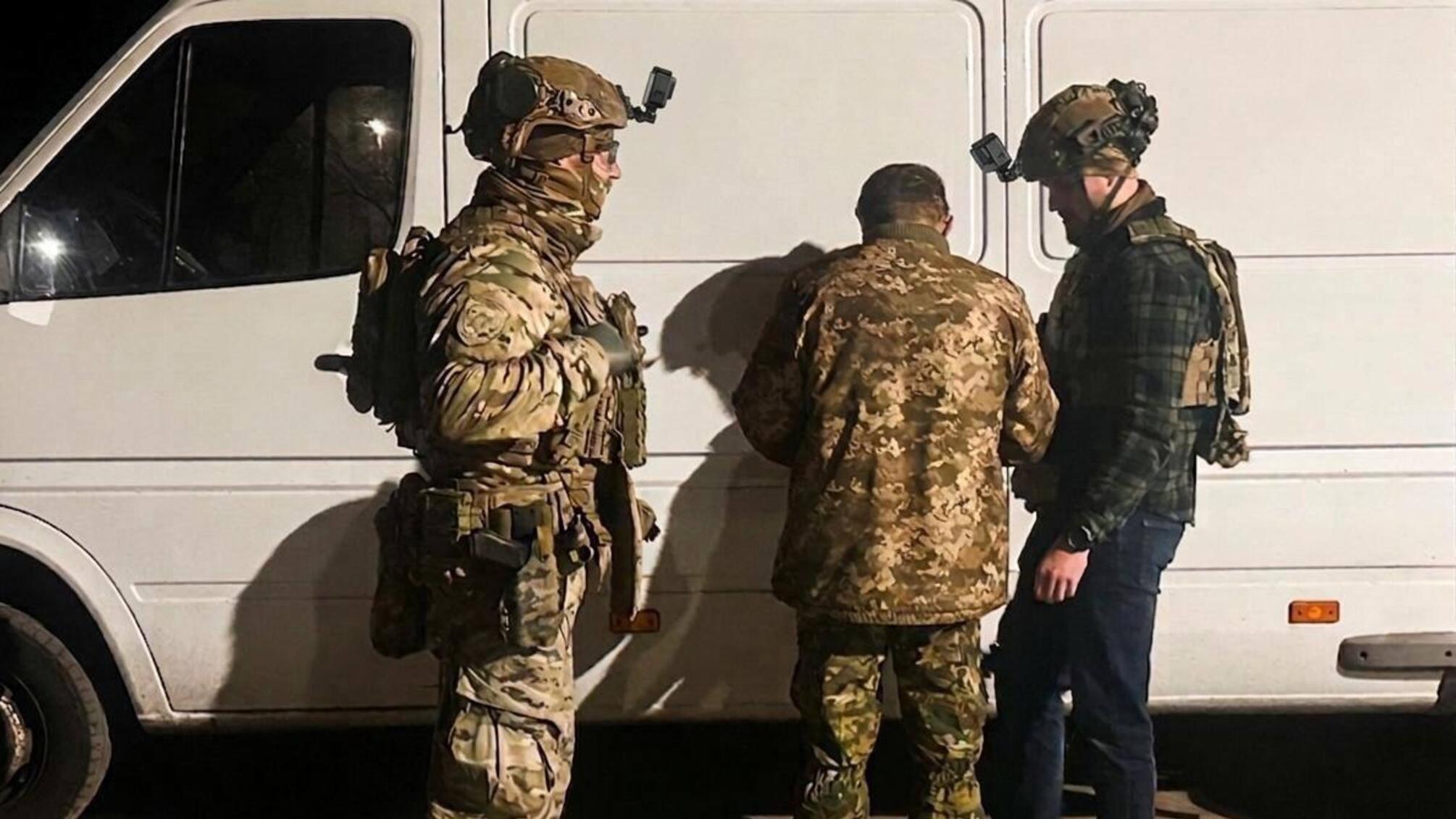 У Рівному чоловік із гранатами погрожував вибухом: його затримали після тривалих переговорів