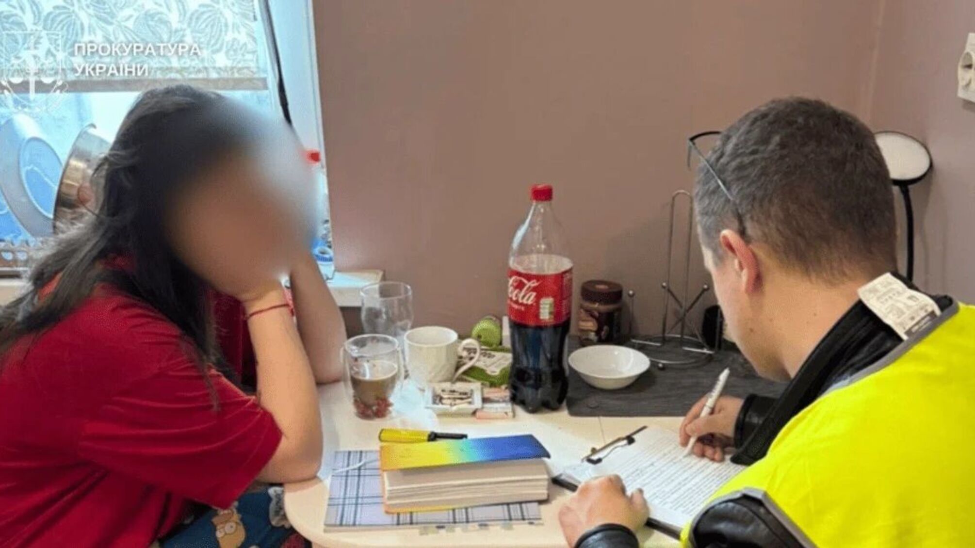 Фейкове 'бронювання' від мобілізації: у Києві викрили шахрайку з обіцянками роботи в ДТЕК та Укрзалізниці