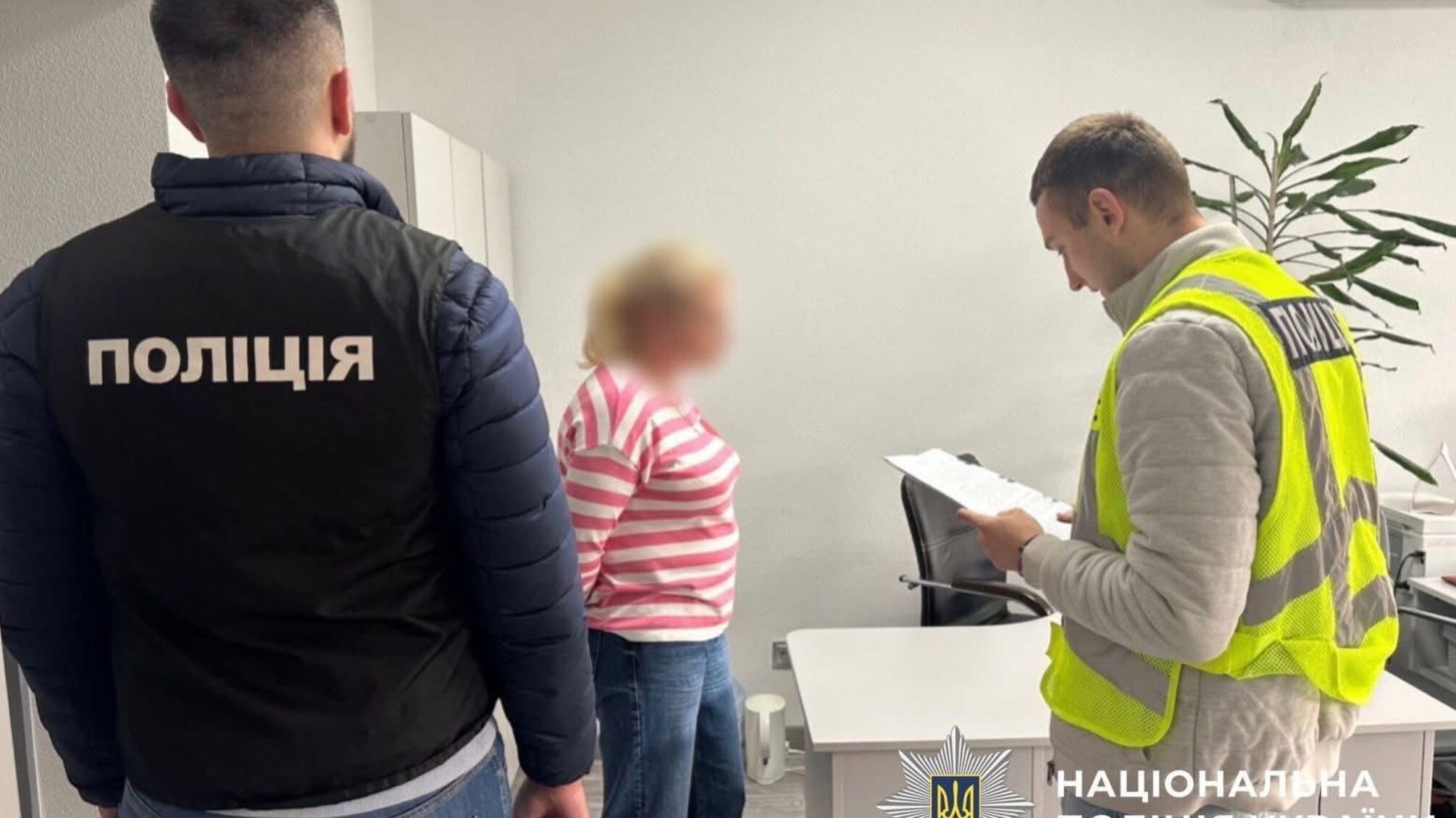 Пів мільйона націнки: у Києві викрили схему на закупівлі канцелярії для освіти