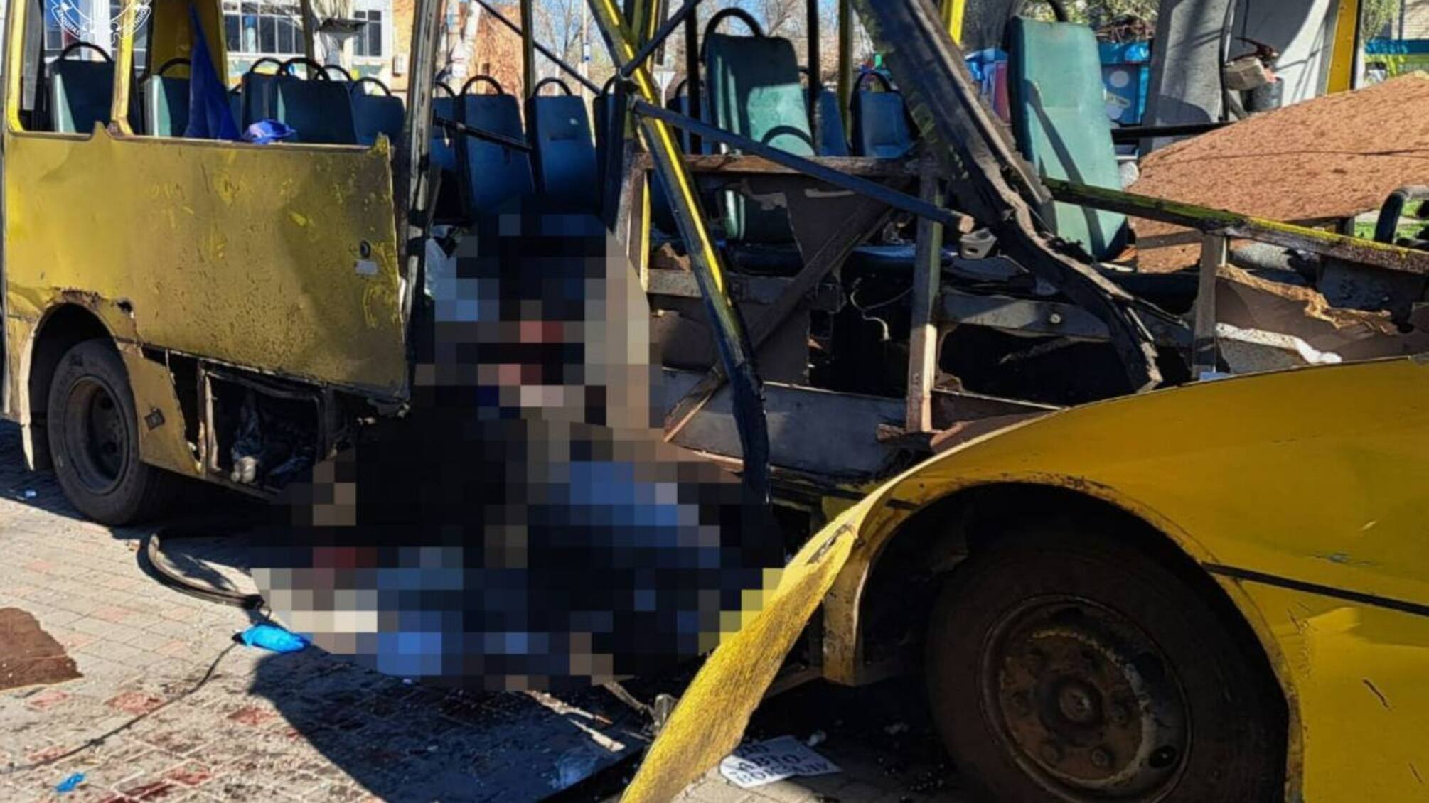 Удар по маршрутке в час пик: в Никополе есть погибшие и раненые