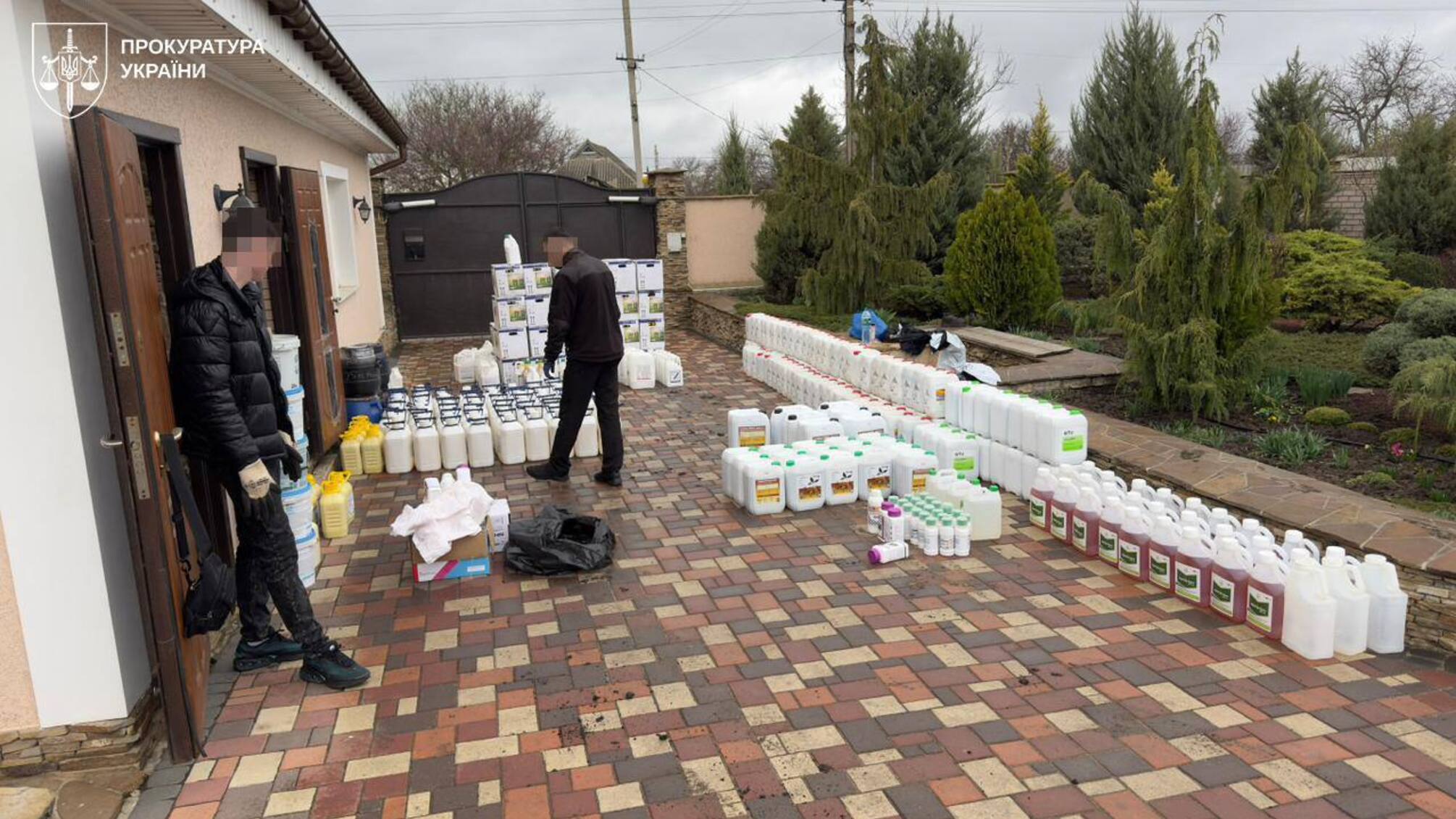 Фальсифікована агрохімія під виглядом відомих брендів: викрито організовану групу