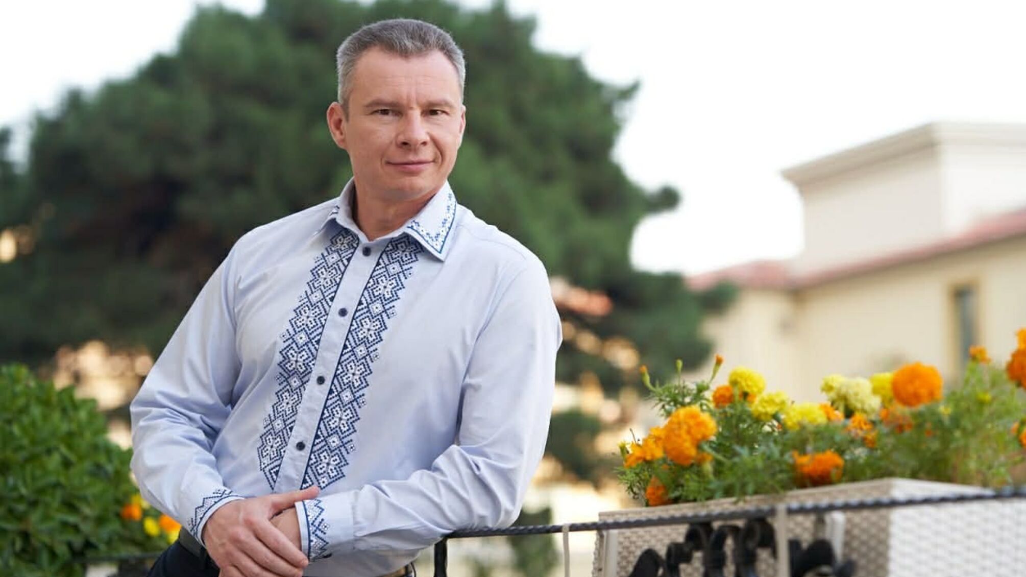 Мільйон із бюджету, долари під рукою і крипта: що в декларації посадовця МЗС