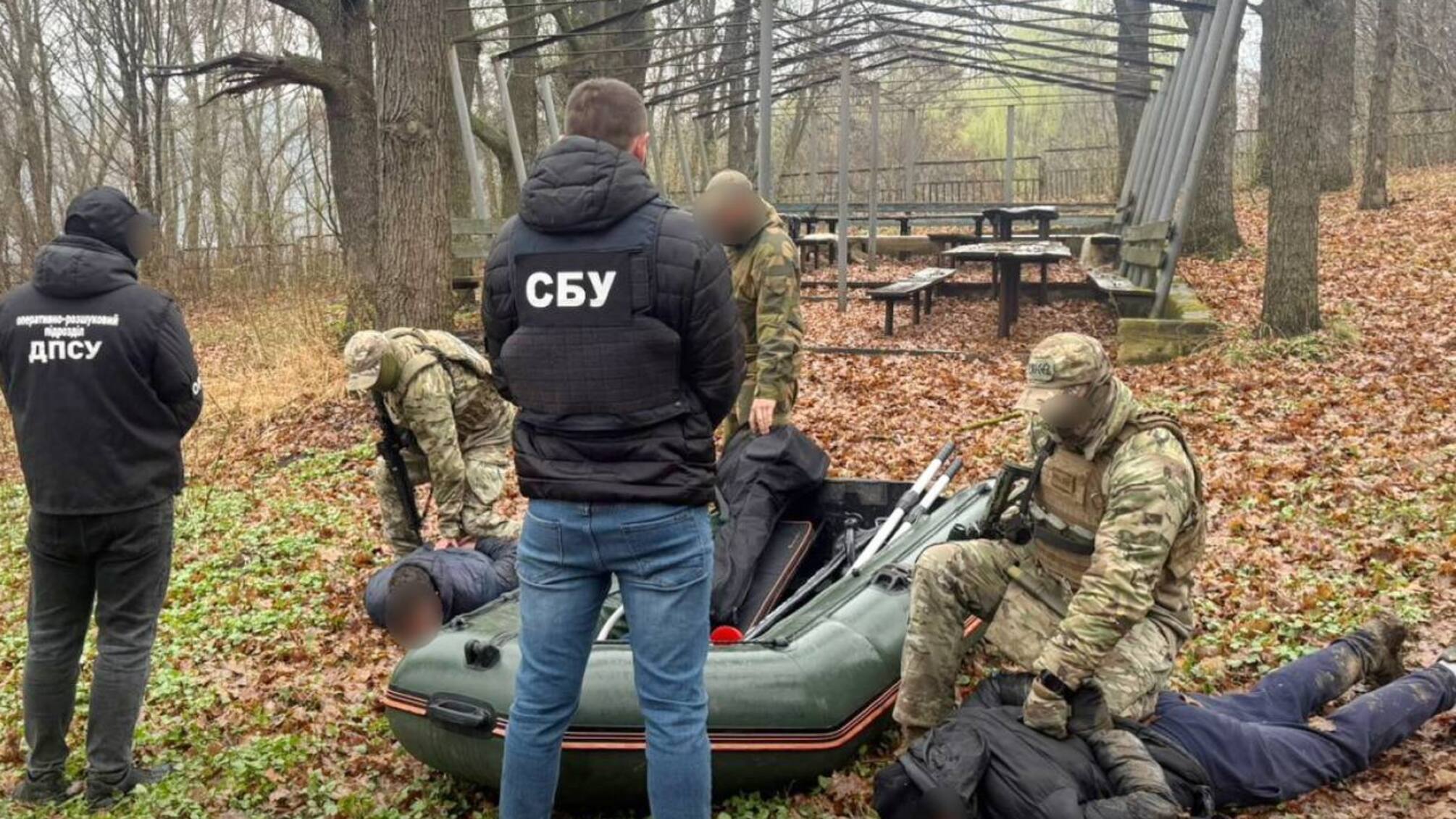 Надувная лодка и $12 000: как действовала схема нелегального пересечения границы