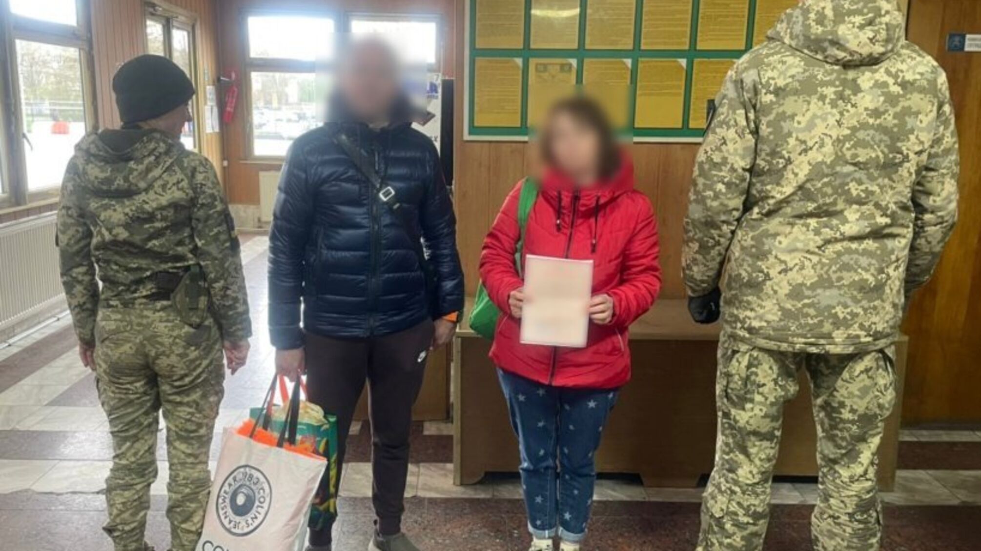 'Свадебная легенда не сработала': на границе разоблачили фиктивный брак для выезда за границу