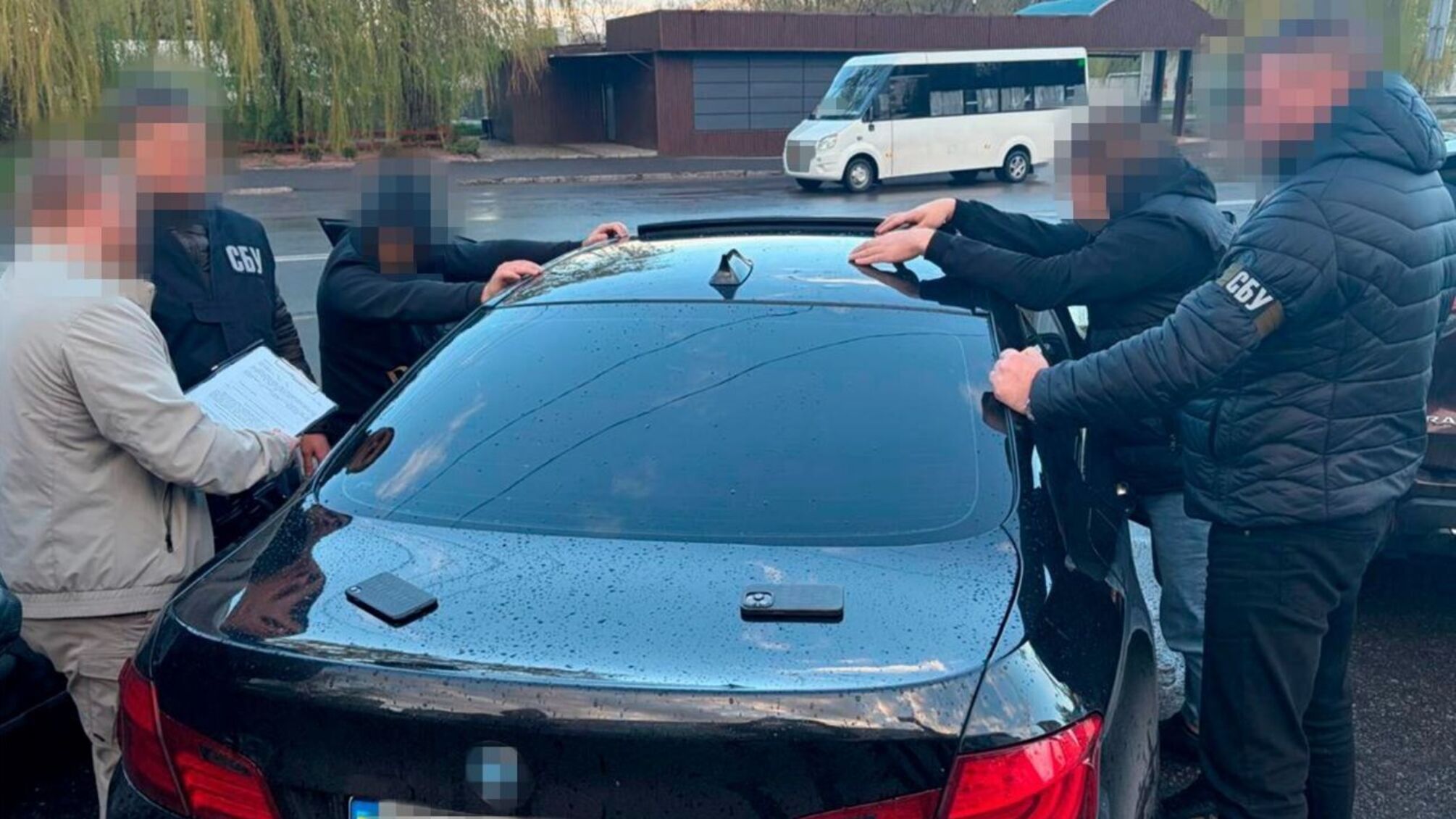 До $25 тисяч за 'послугу': в Україні ліквідували мережу ухилянтських схем