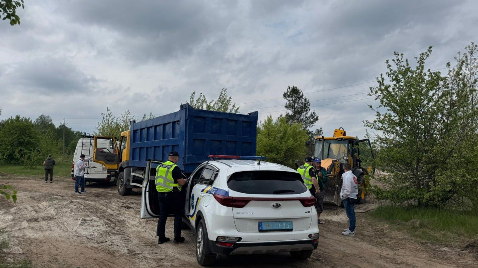 Екоцид у Козині: СтопКор зафіксував нищення заповідника та незаконний видобуток піску біля елітної забудови