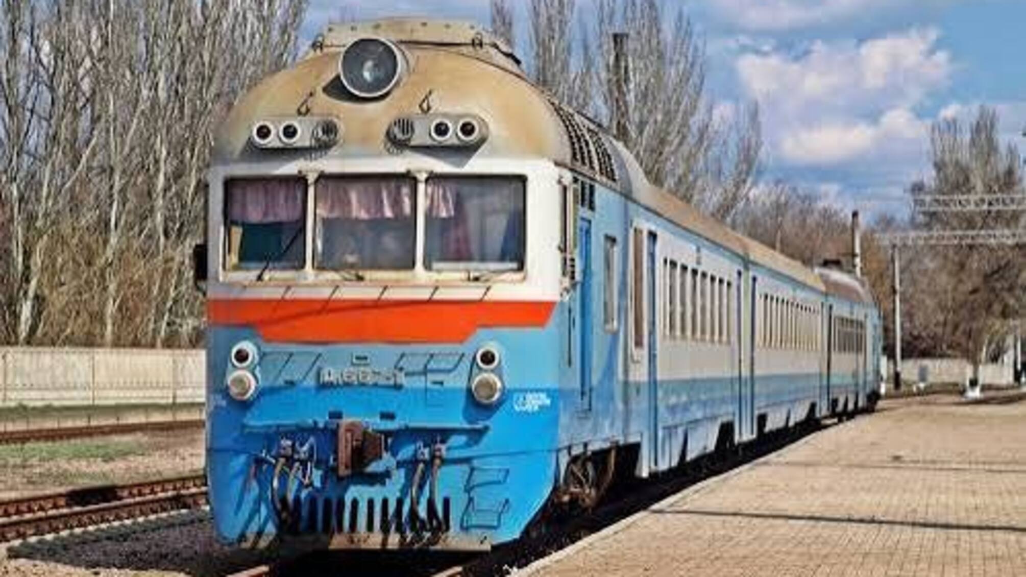 Загорелся поезд 'Укрзализныци': пассажиров эвакуировали