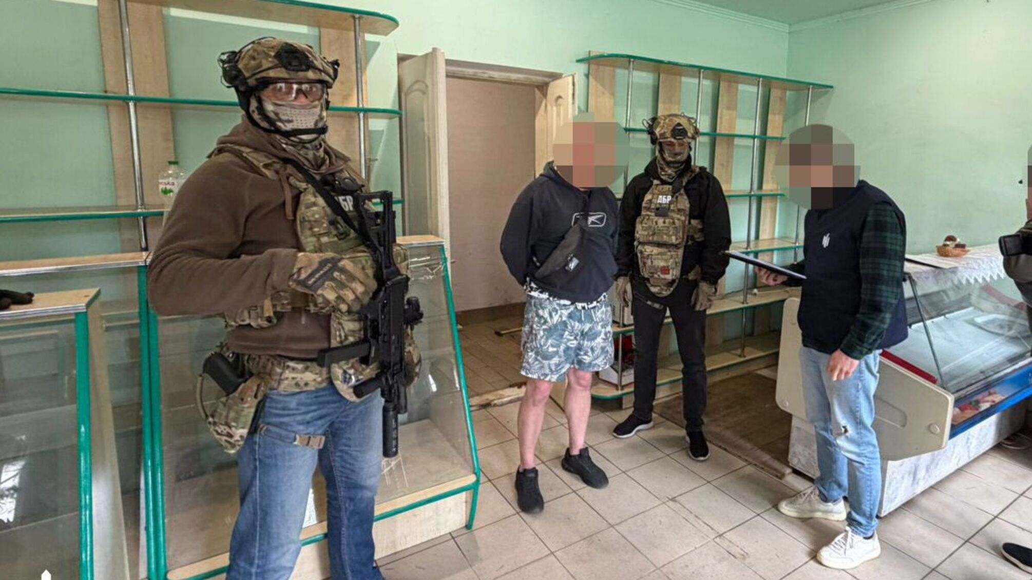 Оружие вместо гуманитарки: правоохранители разоблачили масштабную схему сбыта (видео)