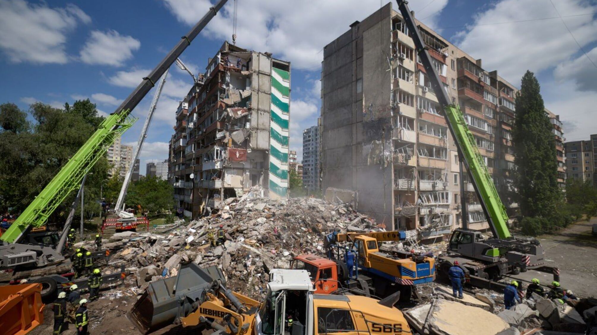 Зеленський повідомив про п’ять загиблих у Києві після нічної атаки рф