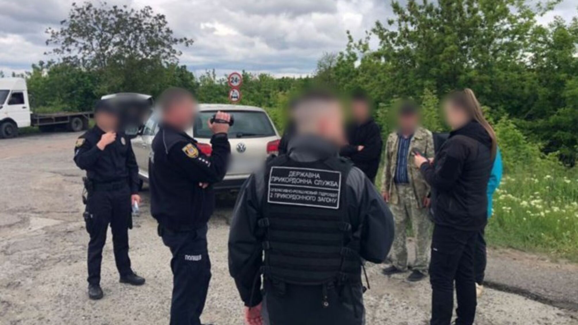 Схема втечі до Молдови провалилася: прикордонники затримали сімох чоловіків та організатора