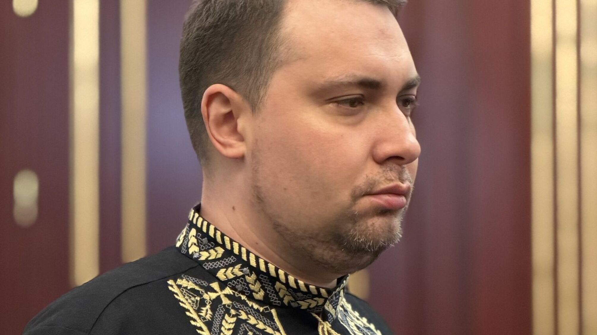 Діти вишили вишиванку для Буданова: сорочку-оберіг передали до Дня вишиванки