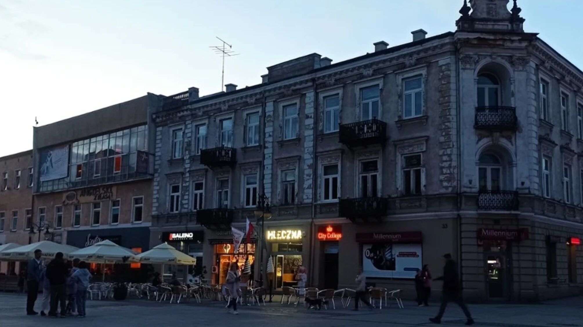 У центрі Радома українця змусили співати пісню і жорстоко побили: ще одного нападника взяли під варту