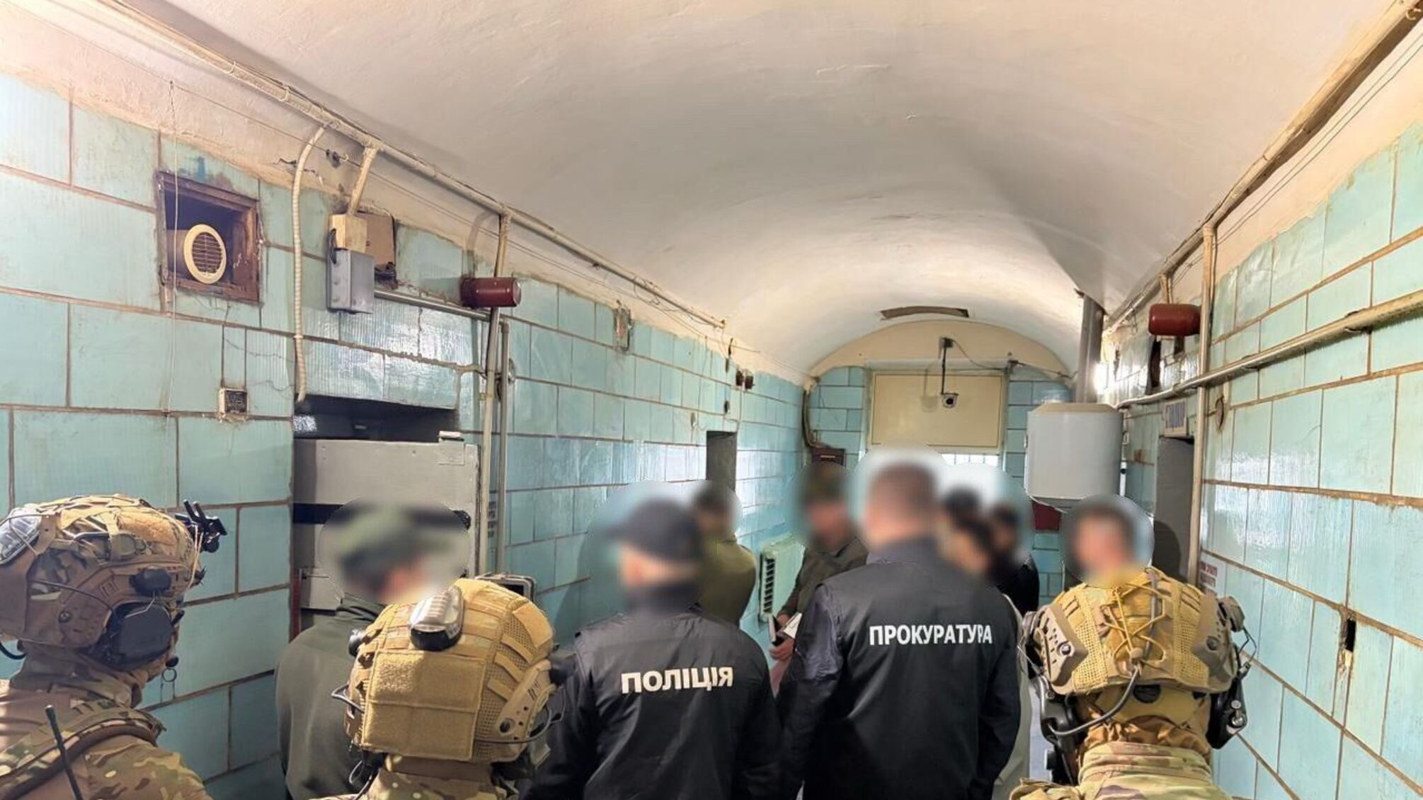 'Сходки', побори з ув’язнених та наркотрафік у Хмельницькому СІЗО: Нацполіція ліквідувала злочинну вертикаль під контролем 'ворів в законі'