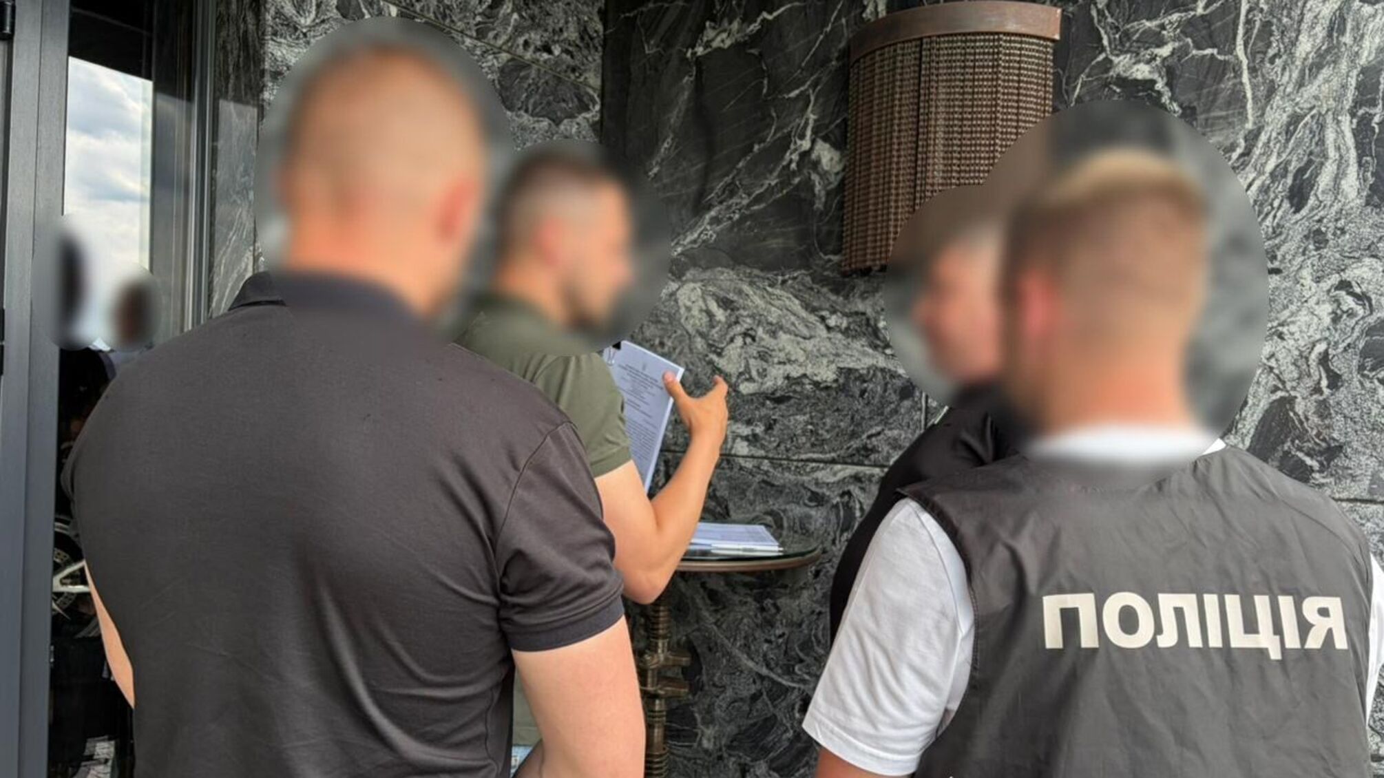 На Закарпатье разоблачили должностных лиц ТЦК, которые фиктивно 'мобилизовали' более 250 человек