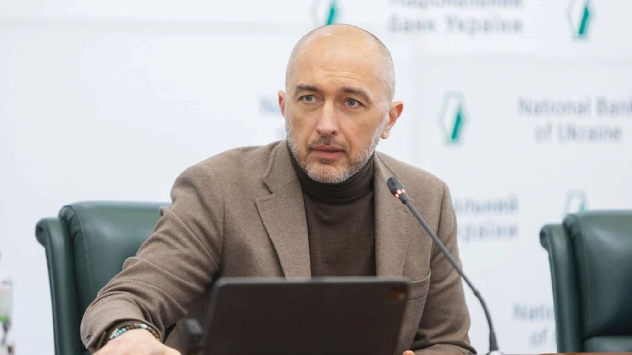 'Людина Пишного': політолог Магда заявив, що голова НБУ толерує Шевкі Аджунера попри його зв’язки з російським бізнесом