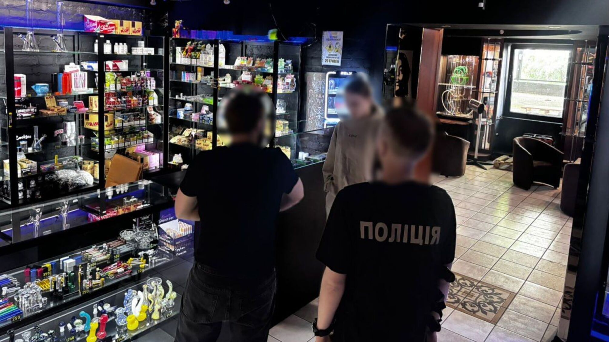 В Киеве накрыли масштабную схему продажи контрафактных вейпов: изъят товар на 12 млн грн
