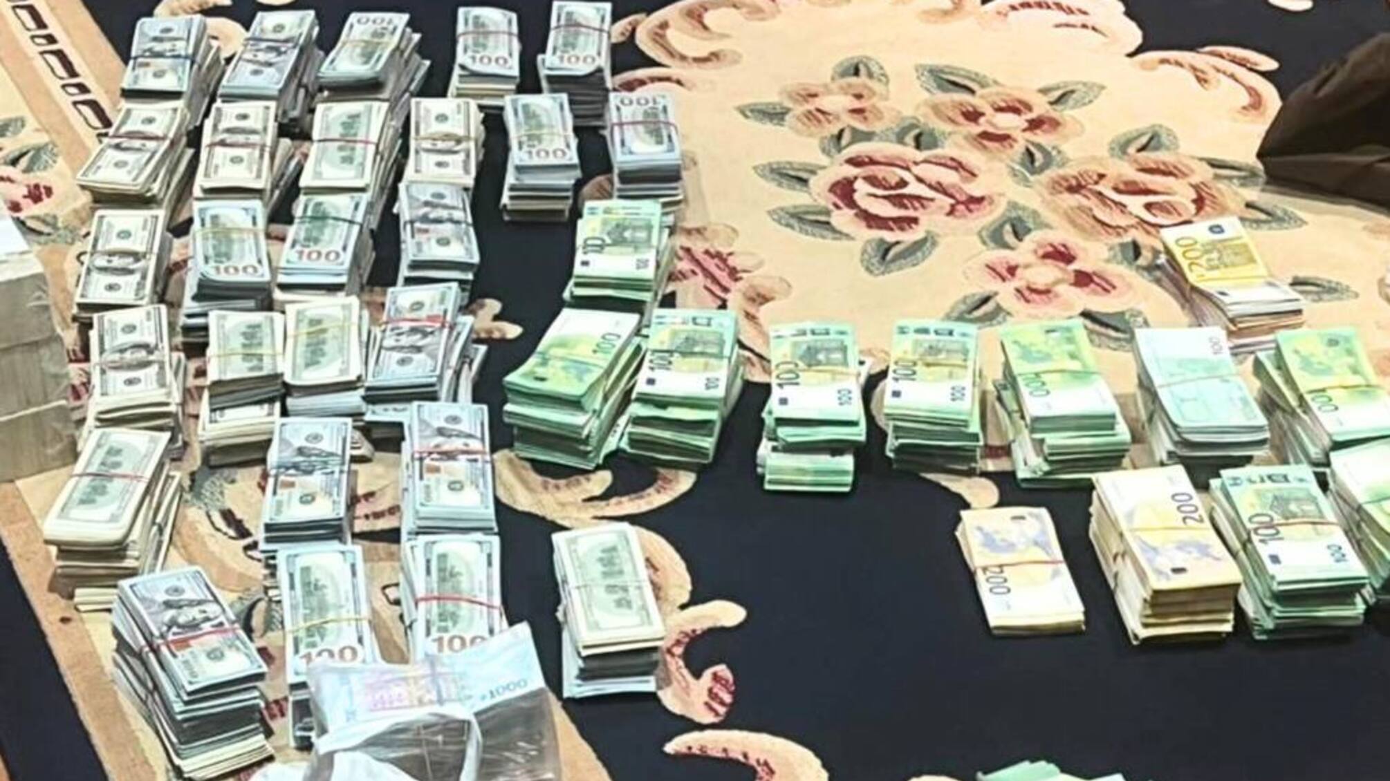Колишні полковники поліції створили банду і 'заробили' $2,2 млн на криптопідприємцях