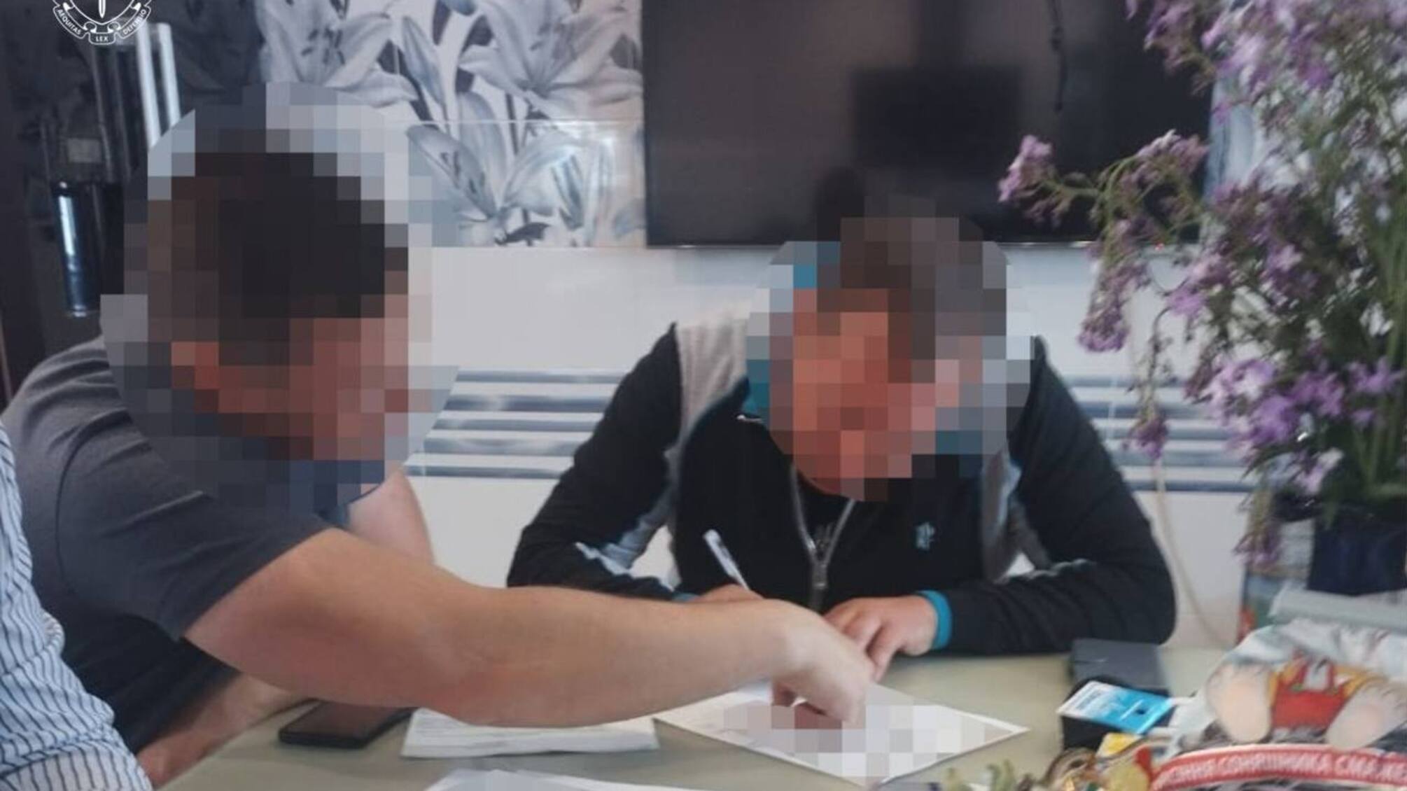 Мэра Пятихаток чуть не зарезали возле горсовета: нападающий задержан