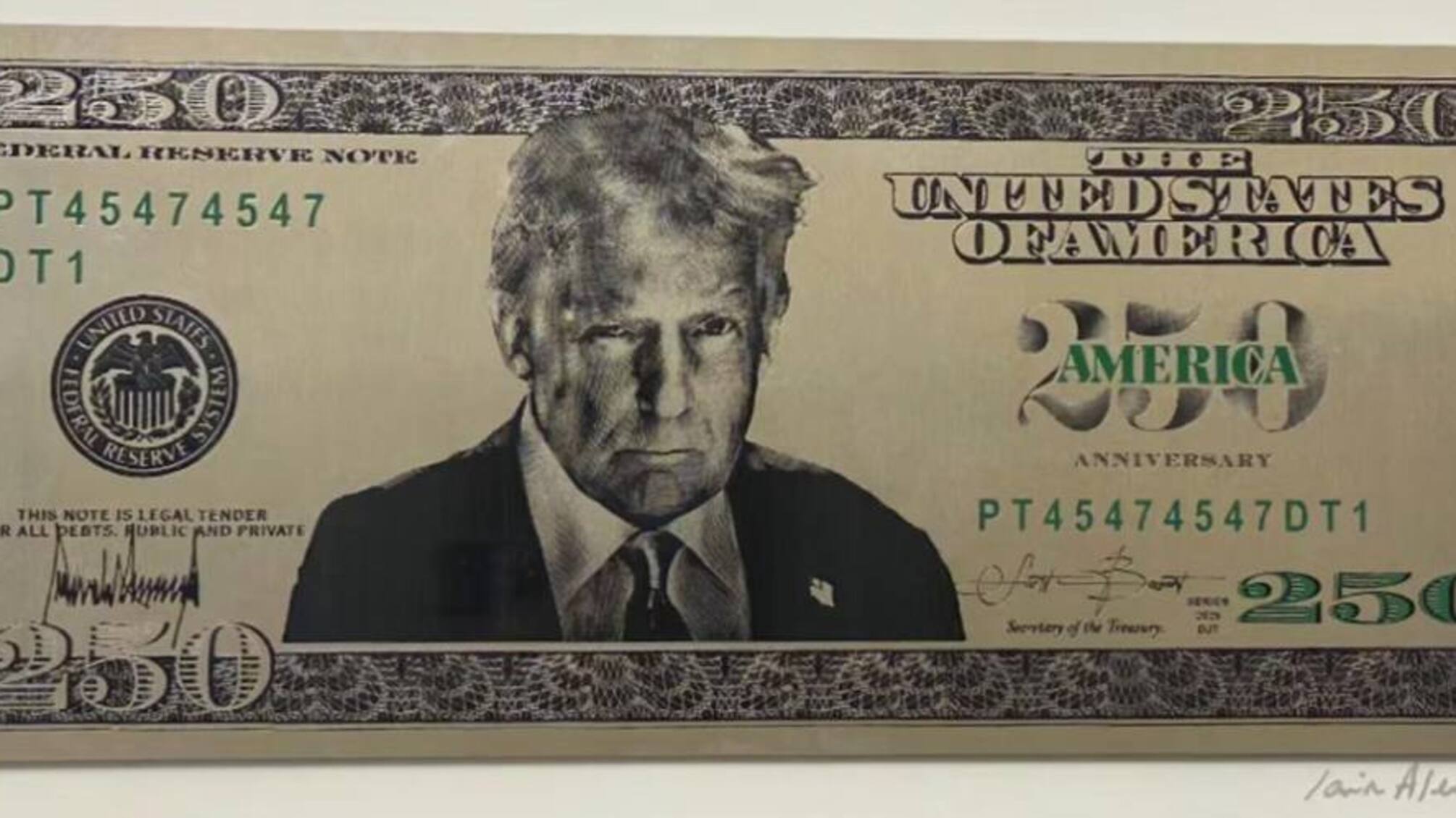 Администрация Трампа продвигает $250 купюру с его портретом